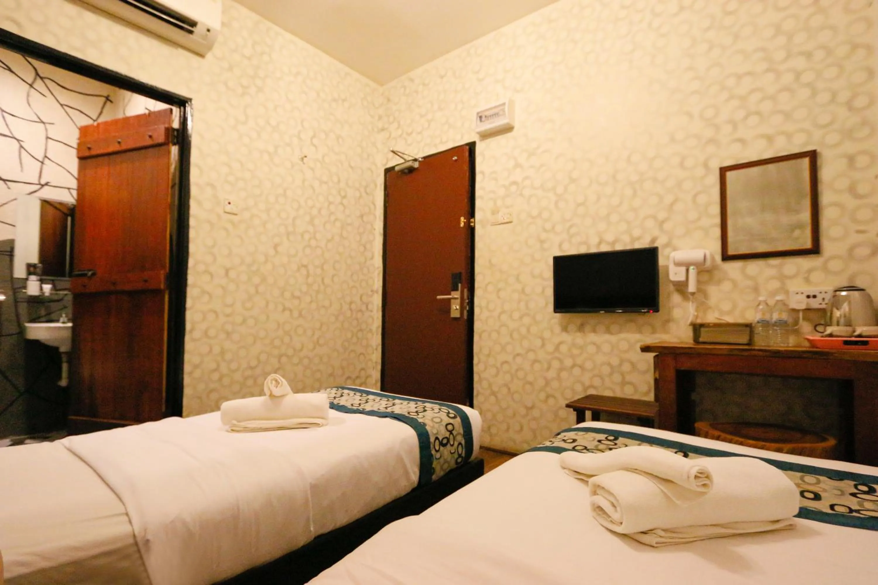 Photo of the whole room, Bed in Anggun Hotel