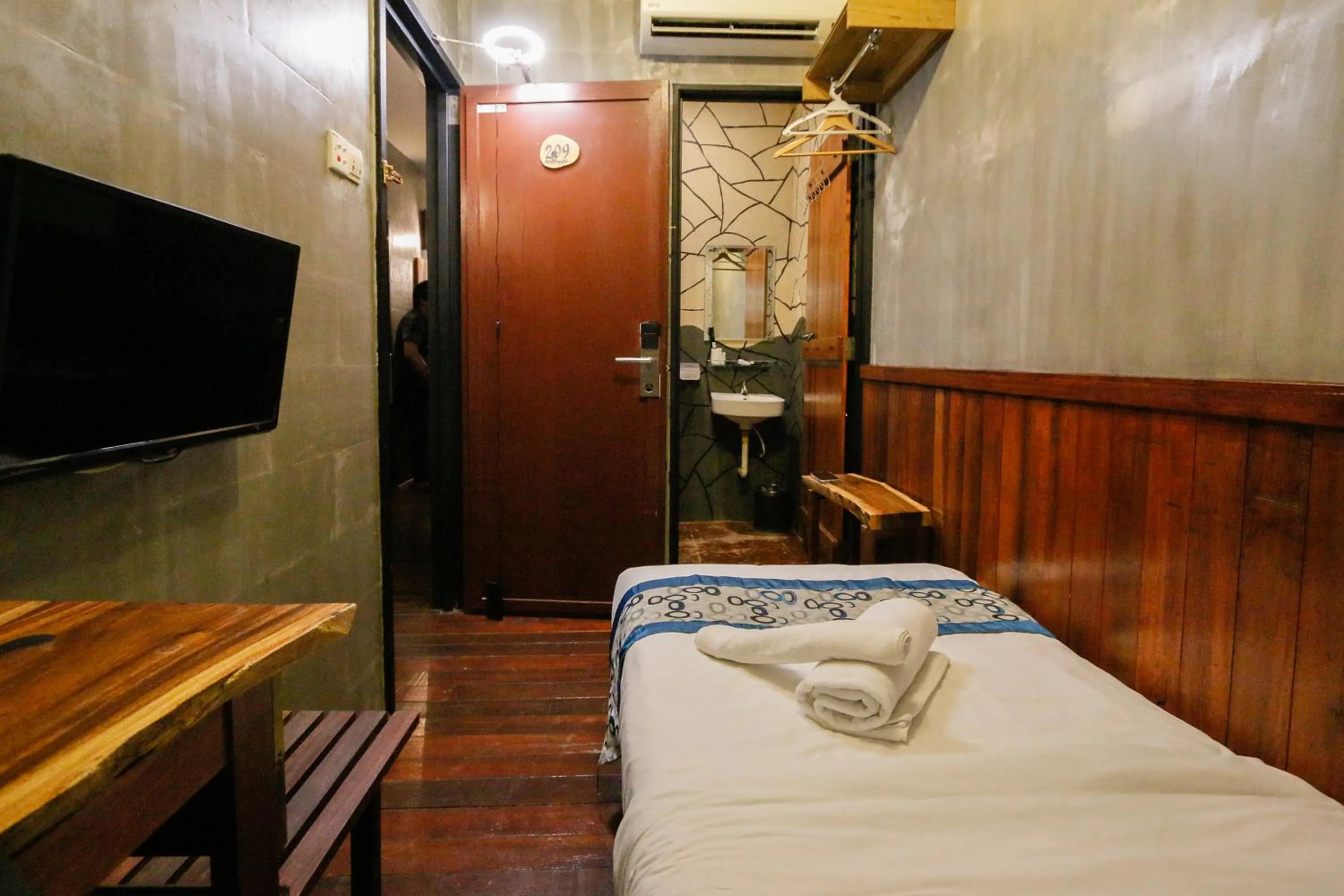 Photo of the whole room, Bed in Anggun Hotel