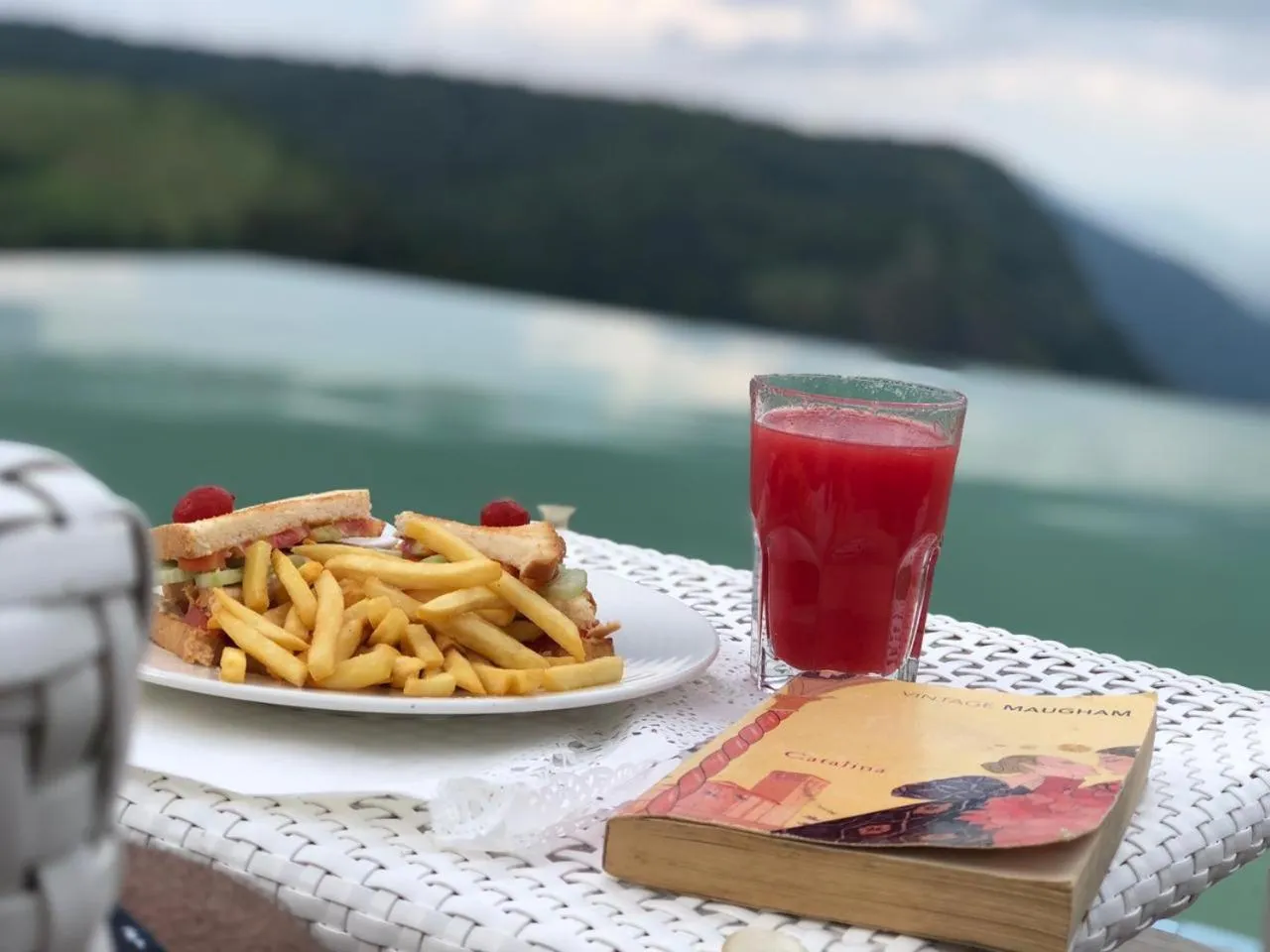 Swimming pool in Hills & Hues
