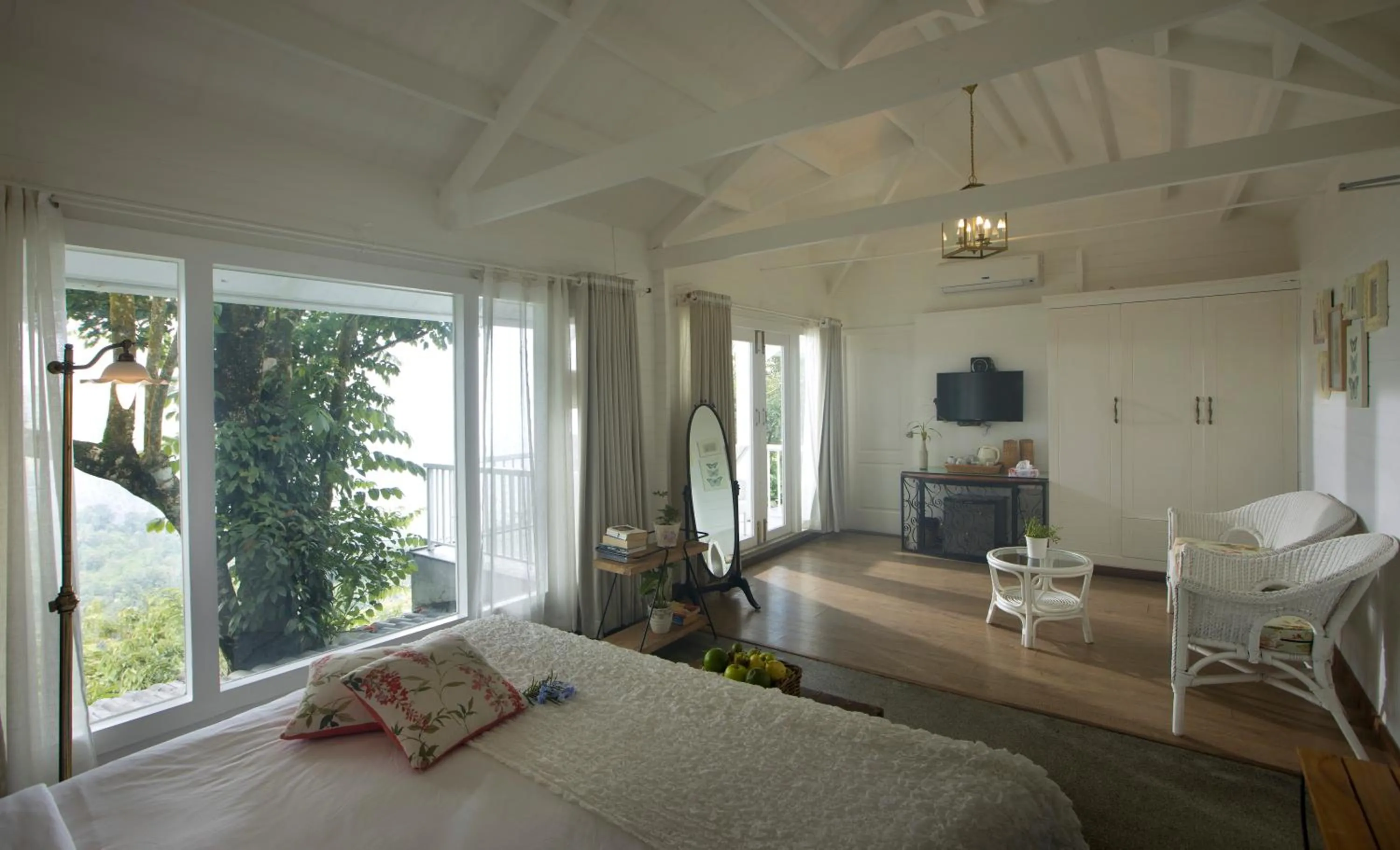 Living room, Bed in Hills & Hues