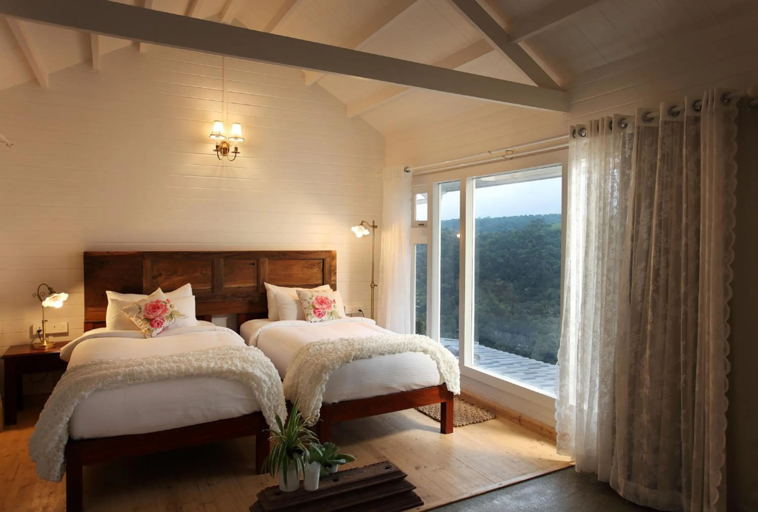 Bedroom, Bed in Hills & Hues