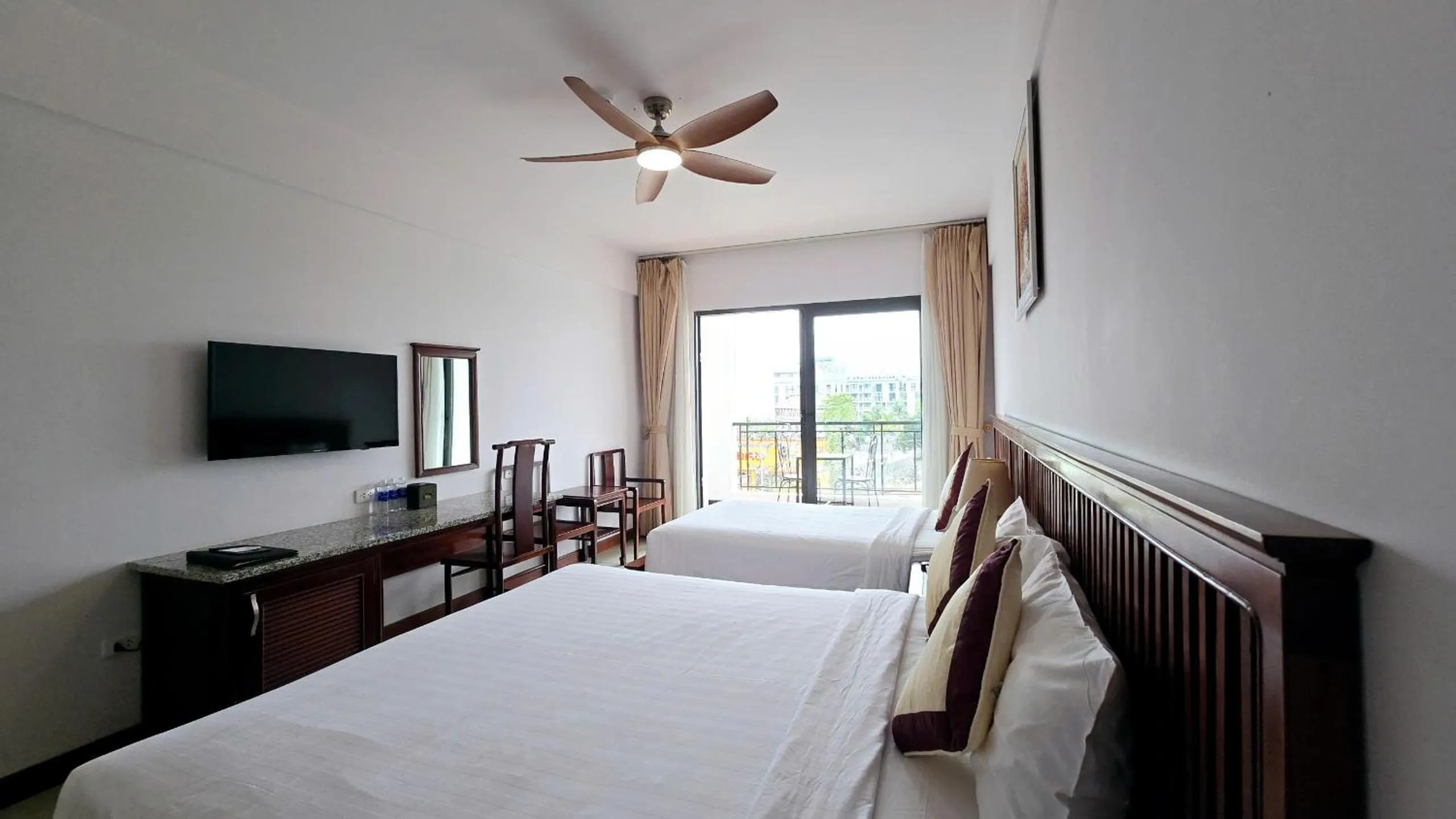 Communal lounge/ TV room, Bed in Praha Hotel