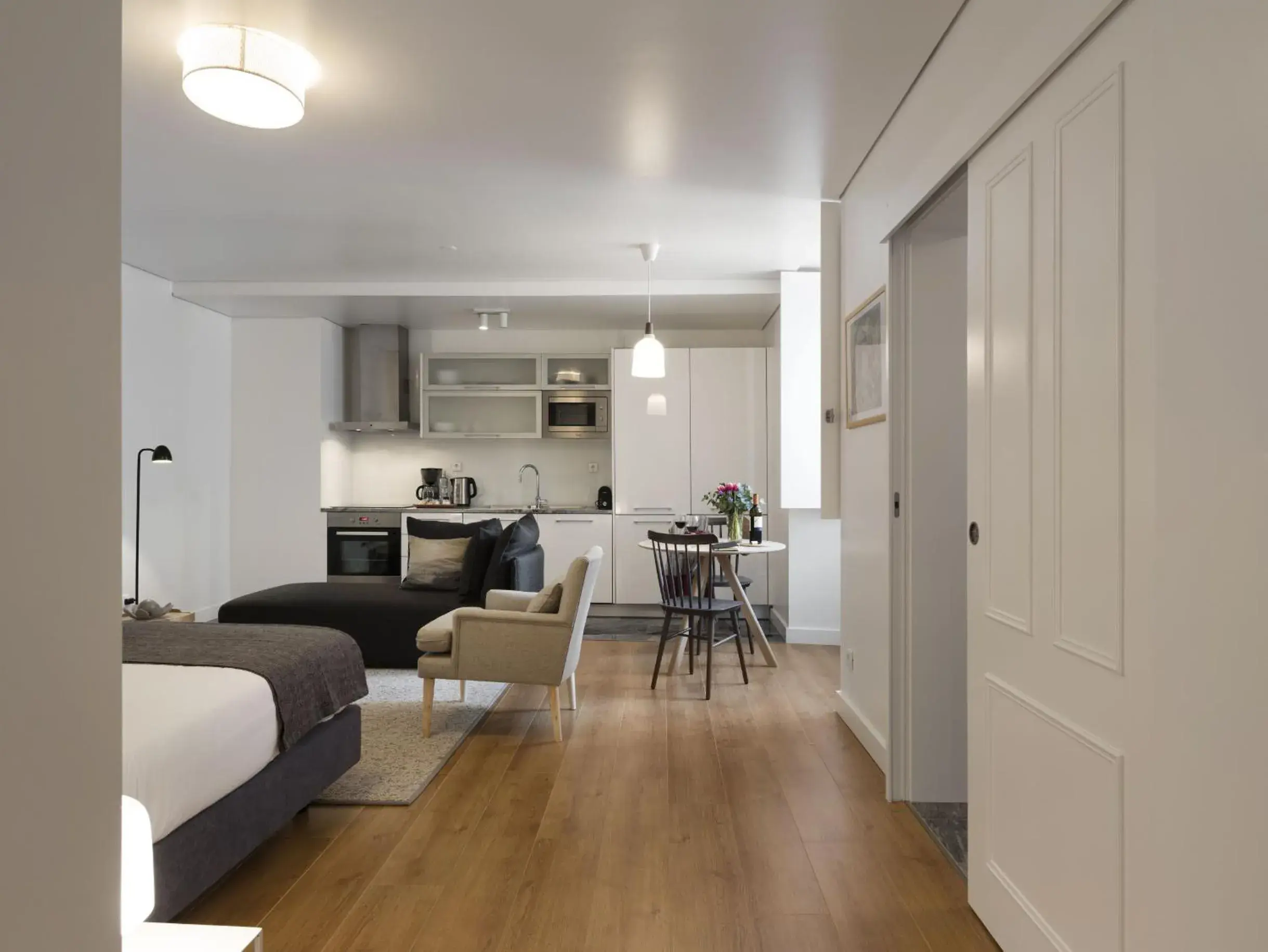 Photo of the whole room in LSA Baixa Castelo by Numa Photo of the whole room in LSA Baixa Castelo by Numa