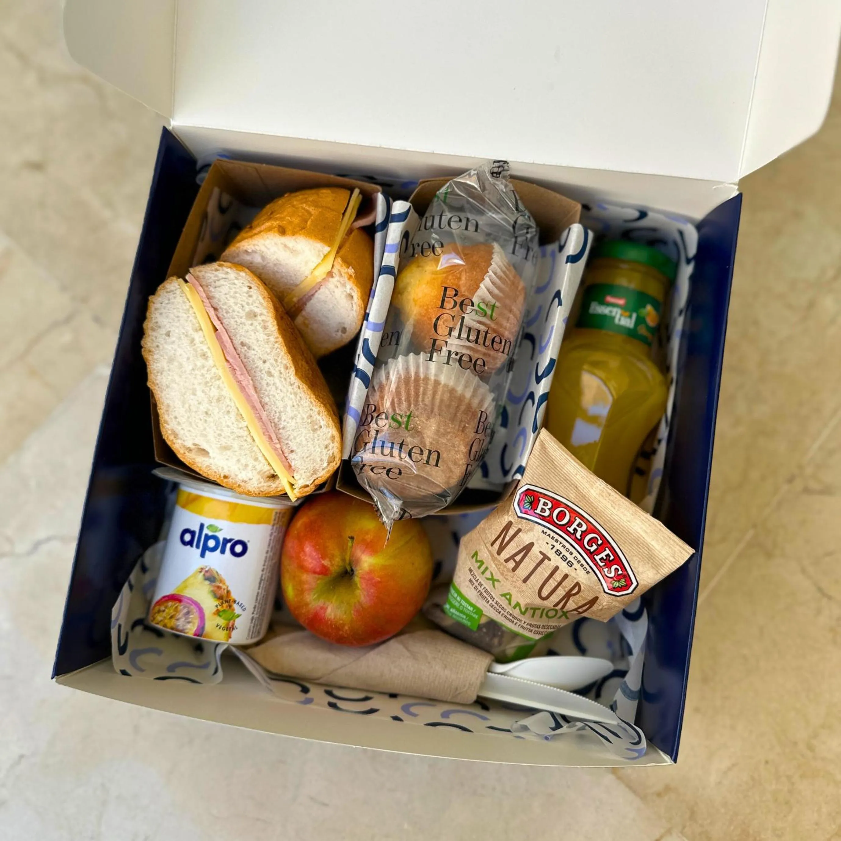 Breakfast in LSA Baixa Castelo by Numa