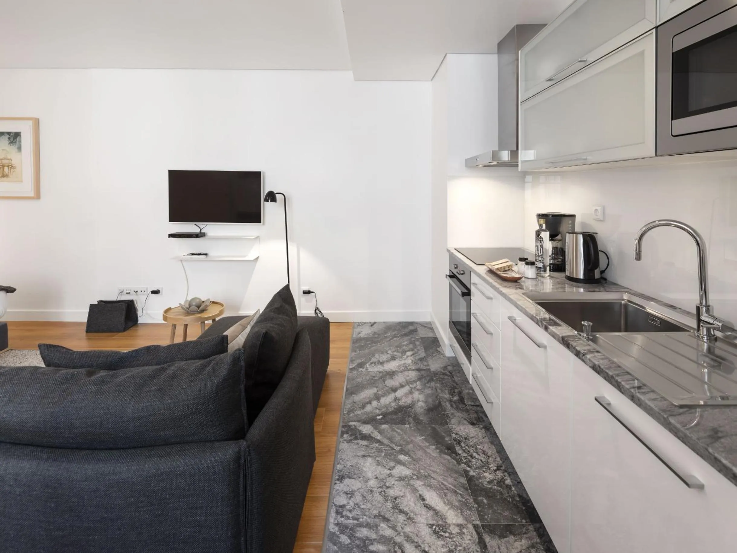 TV and multimedia in LSA Baixa Castelo by Numa