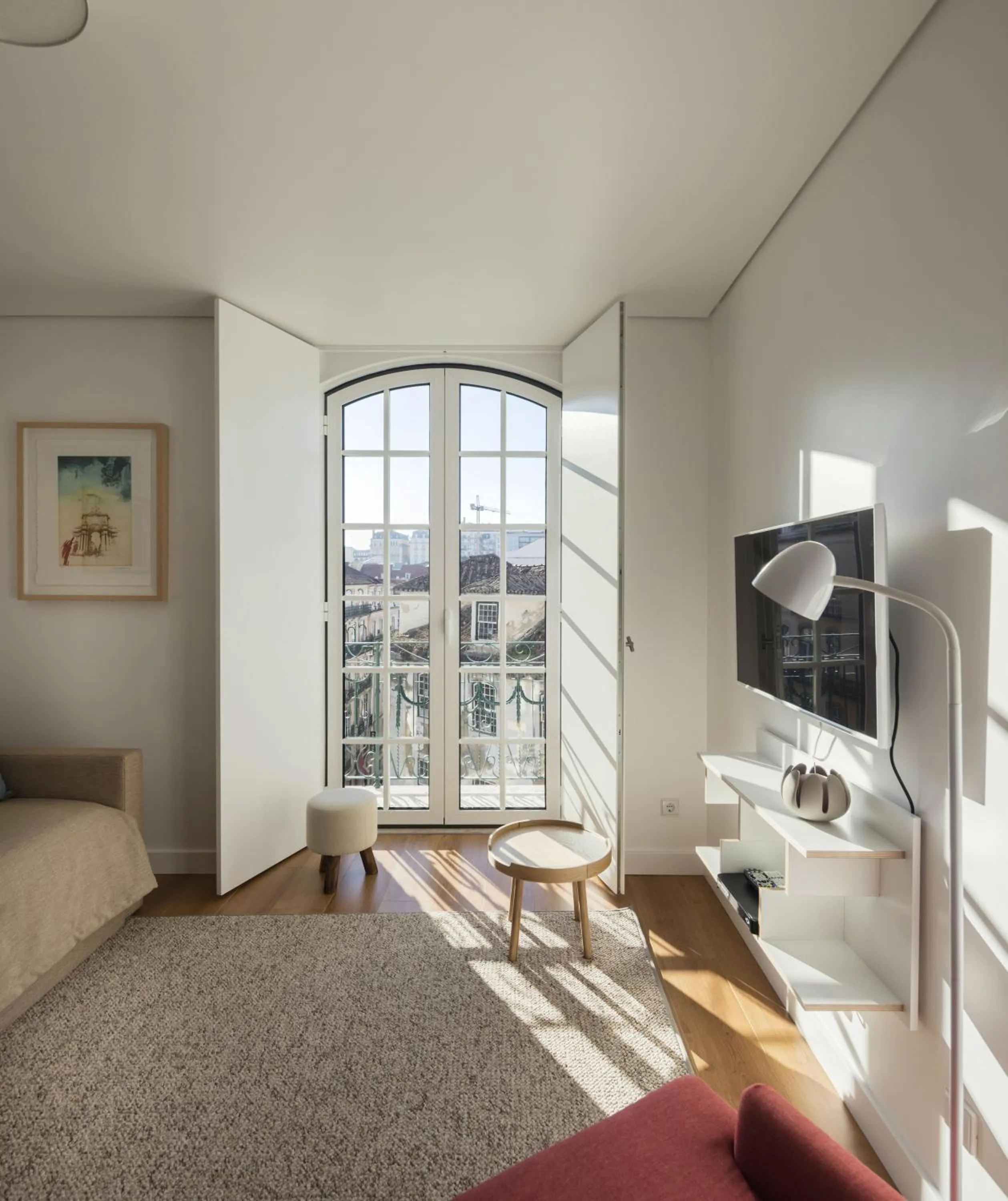 Living room, Bed in Lisbon Serviced Apartments - Baixa Castelo