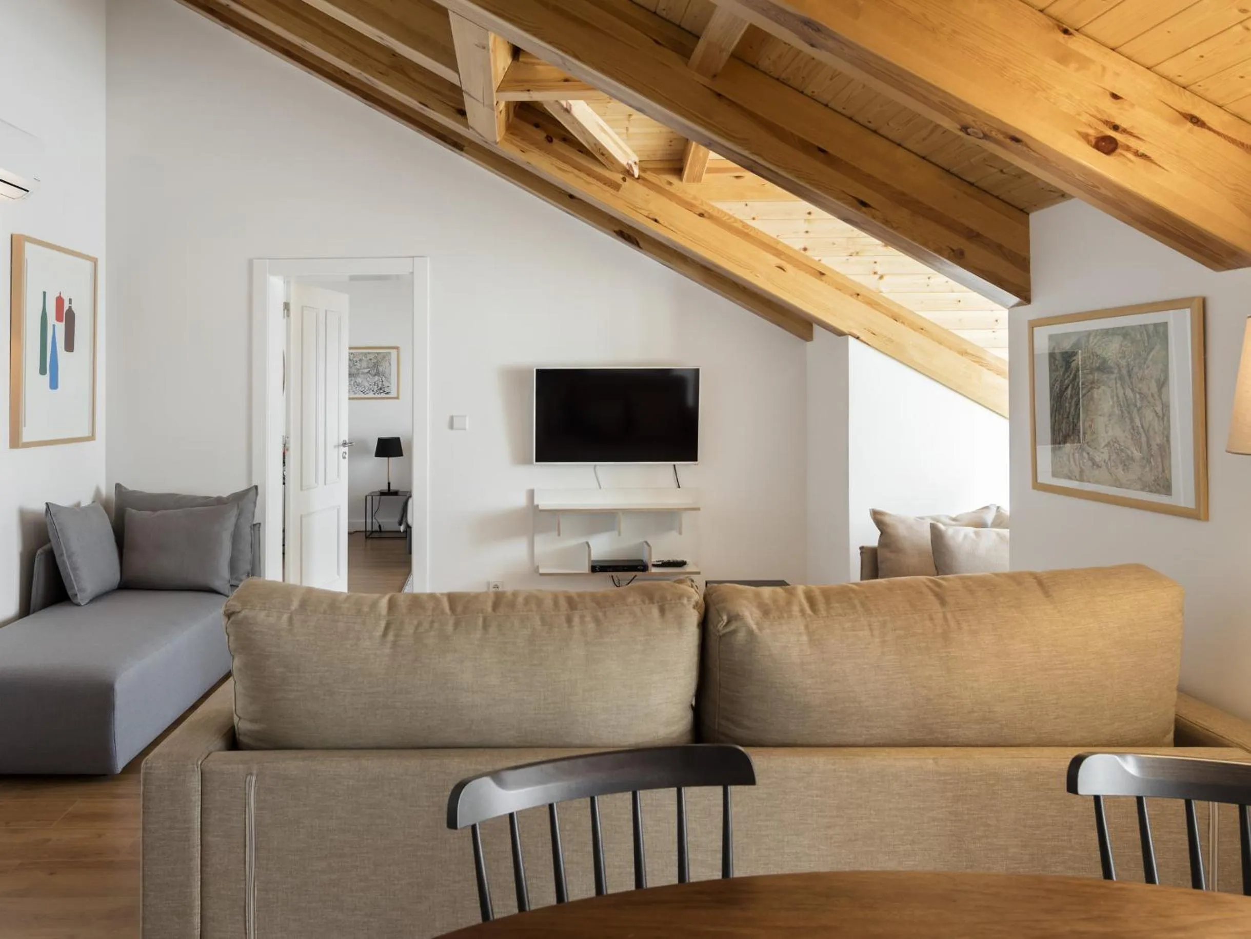 TV and multimedia in LSA Baixa Castelo by Numa