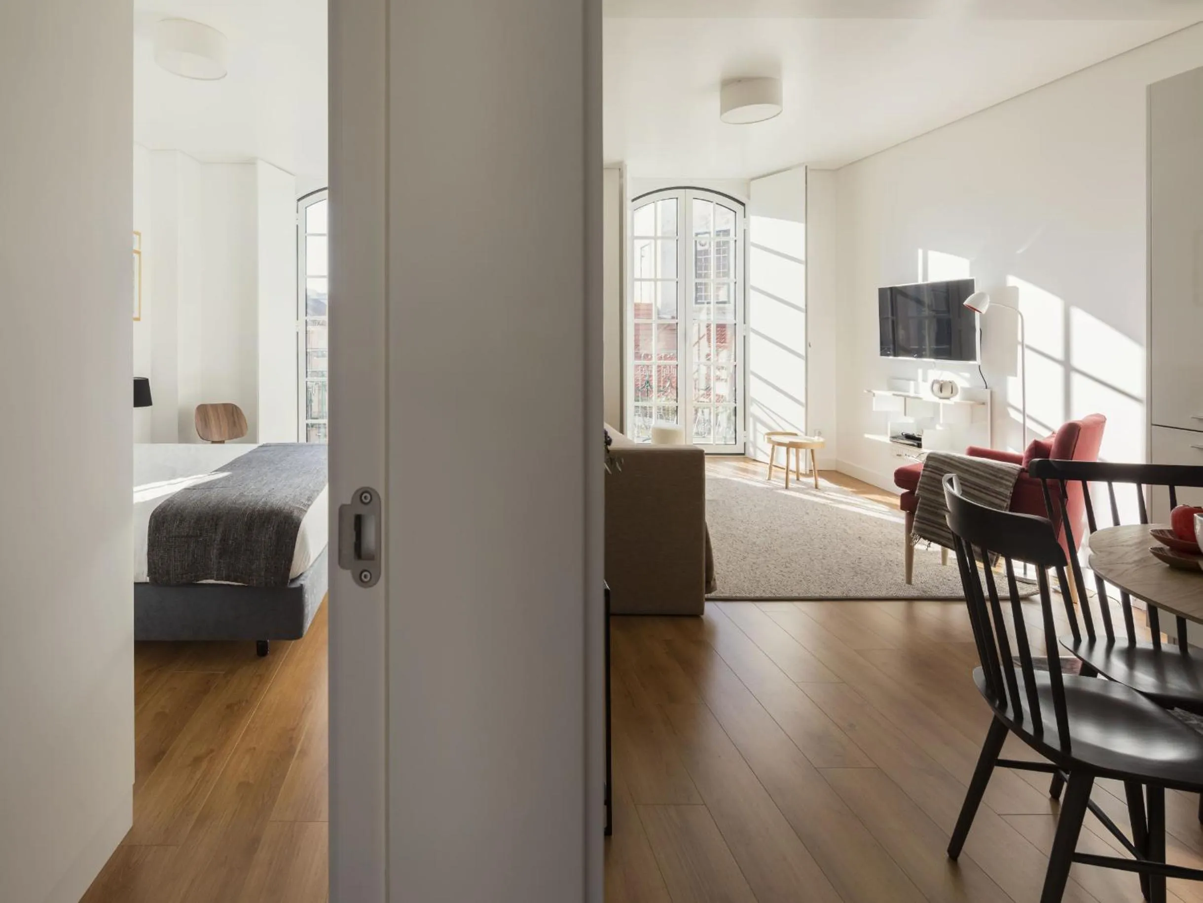 Photo of the whole room, Bed in LSA Baixa Castelo by Numa