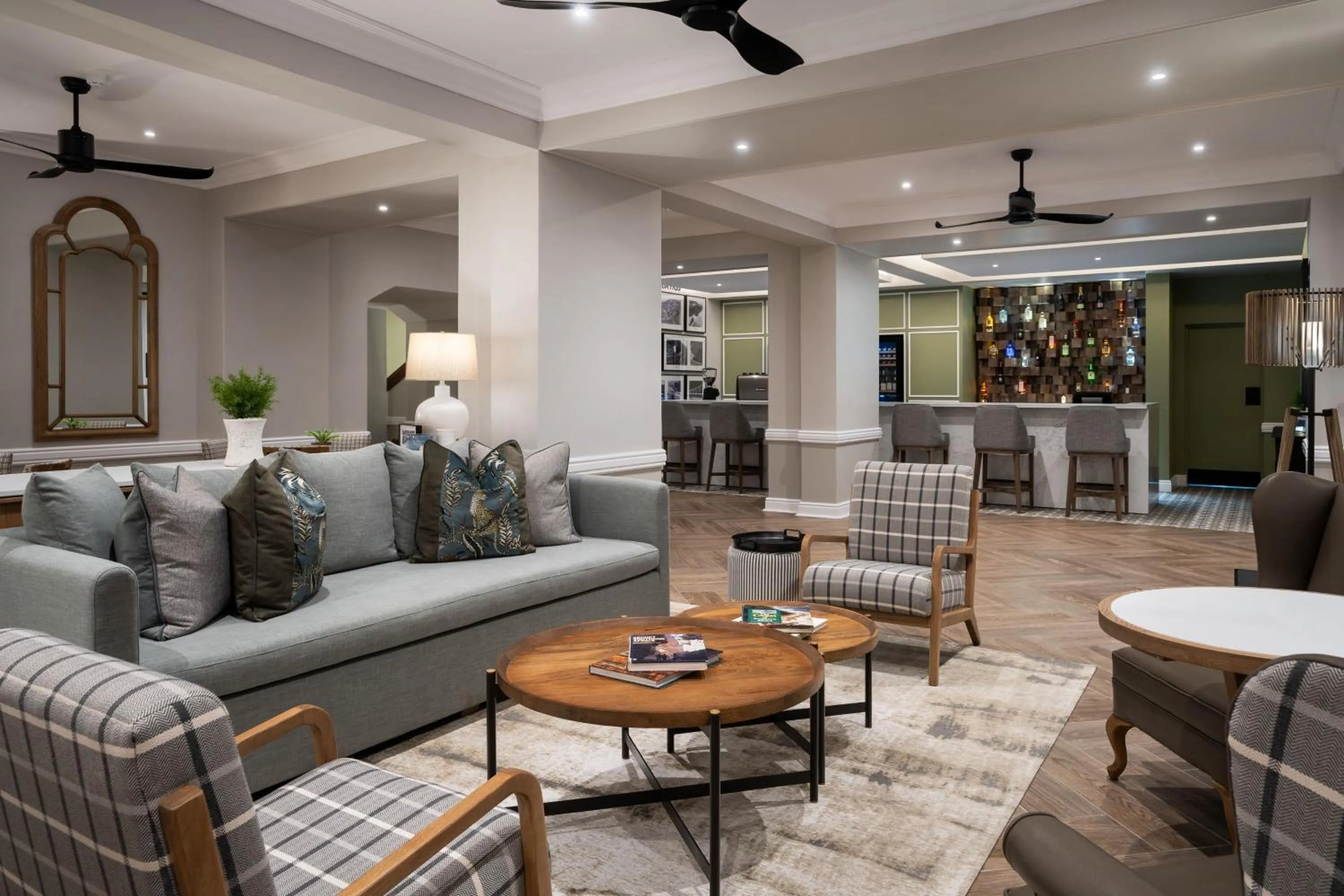 Lounge or bar in Protea Hotel by Marriott George King George