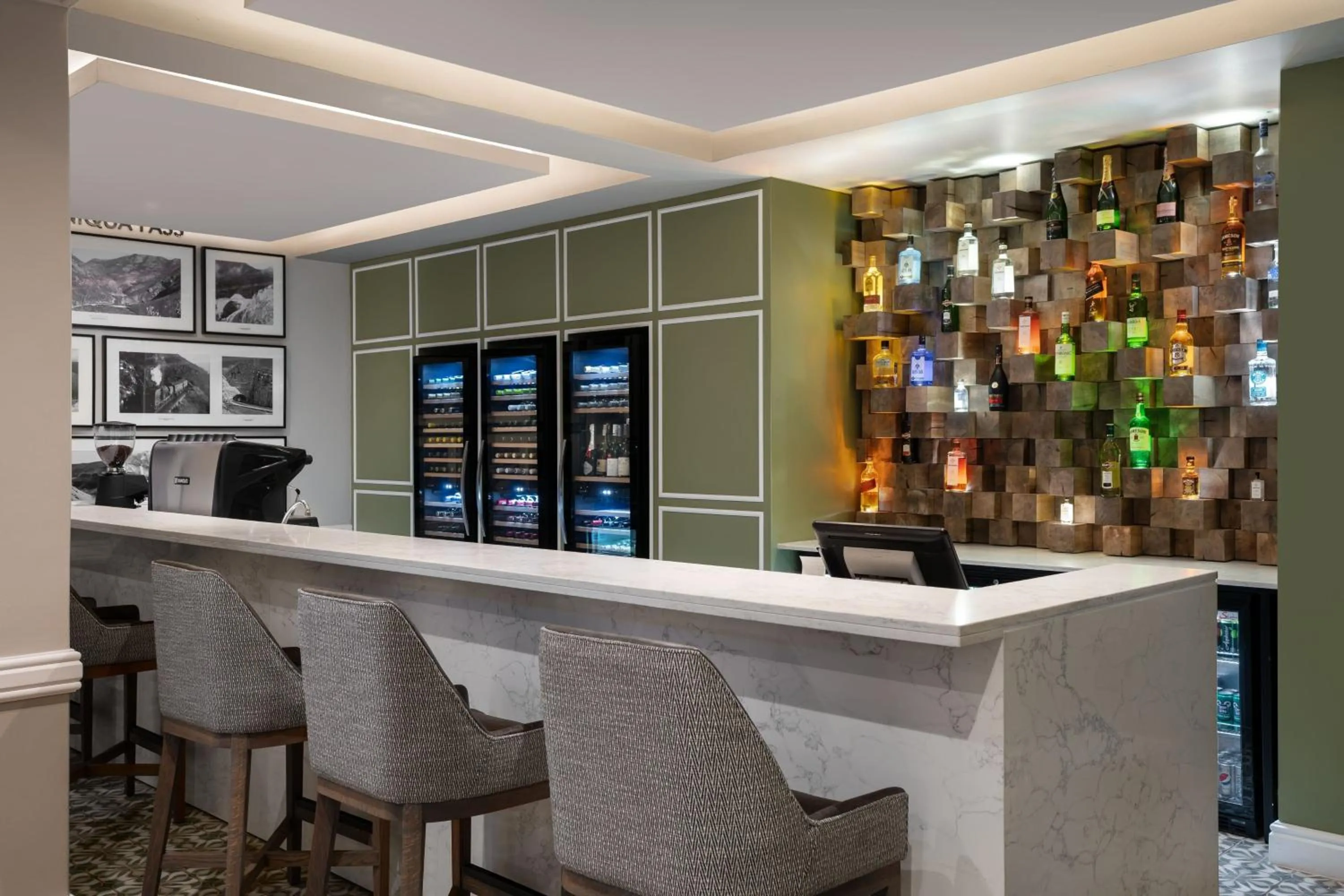 Lounge or bar in Protea Hotel by Marriott George King George