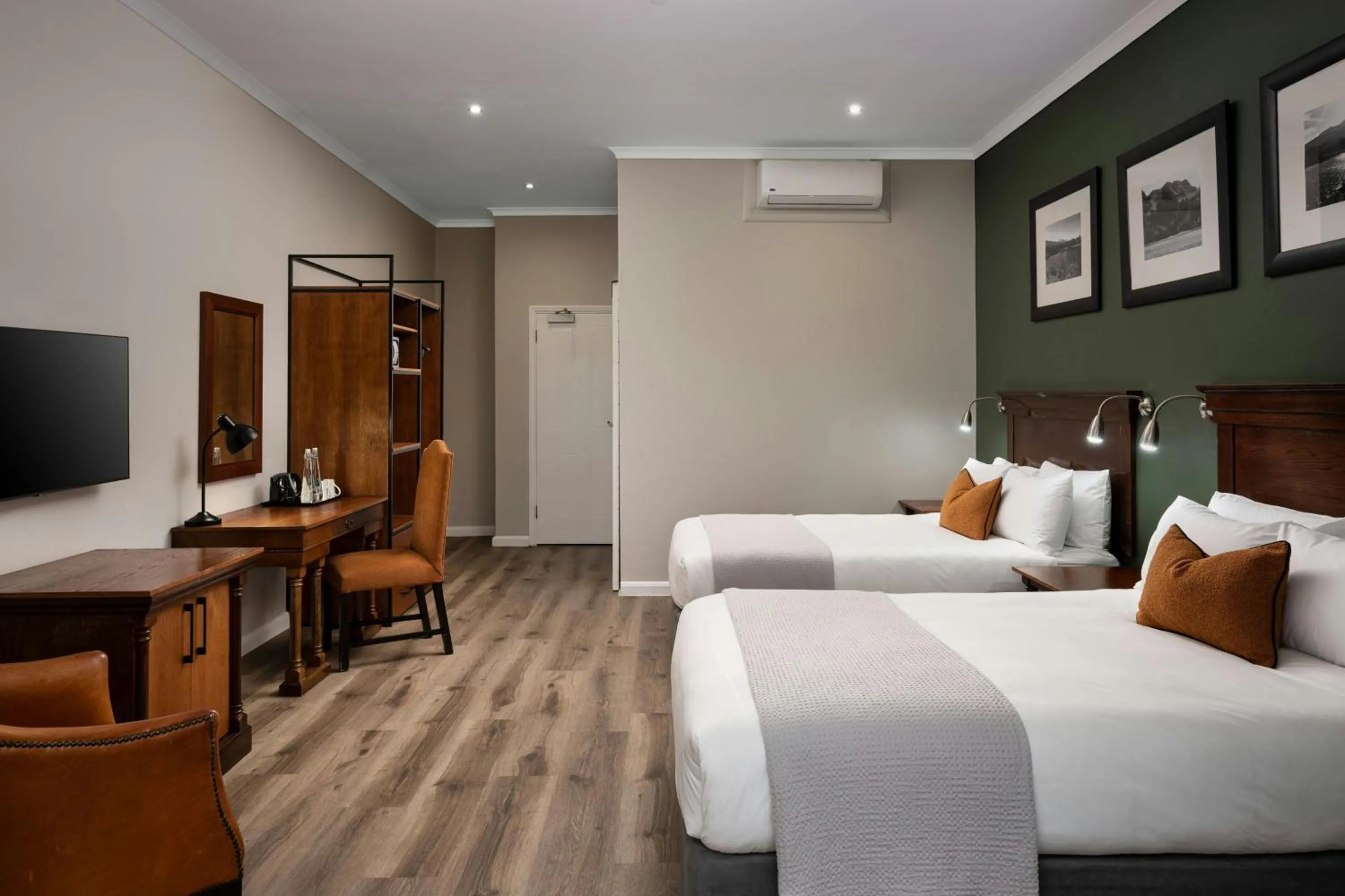 Photo of the whole room, Bed in Protea Hotel by Marriott George King George