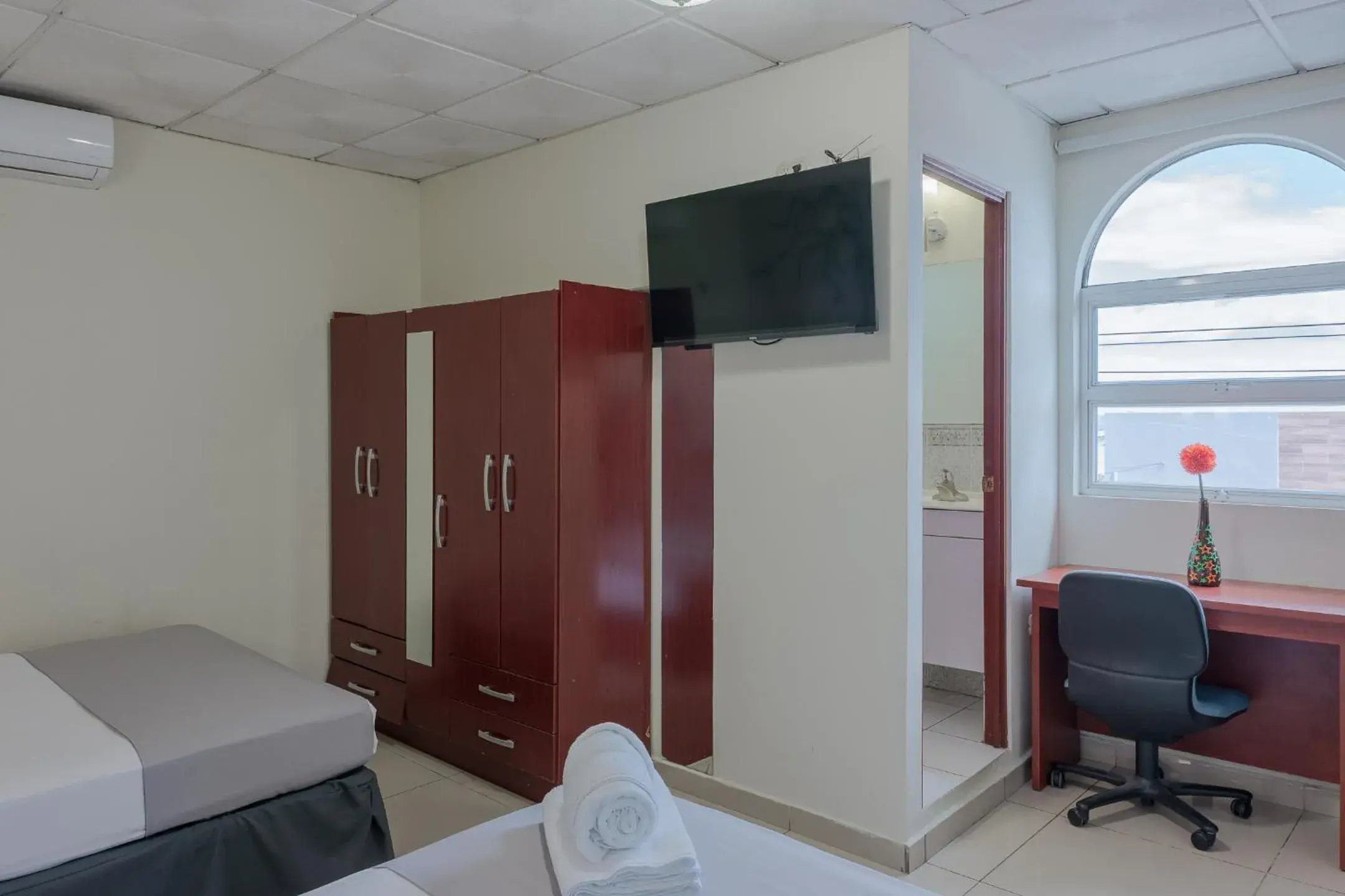 Twin Room in Hotel Windsor Plaza Twin Room in Hotel Windsor Plaza