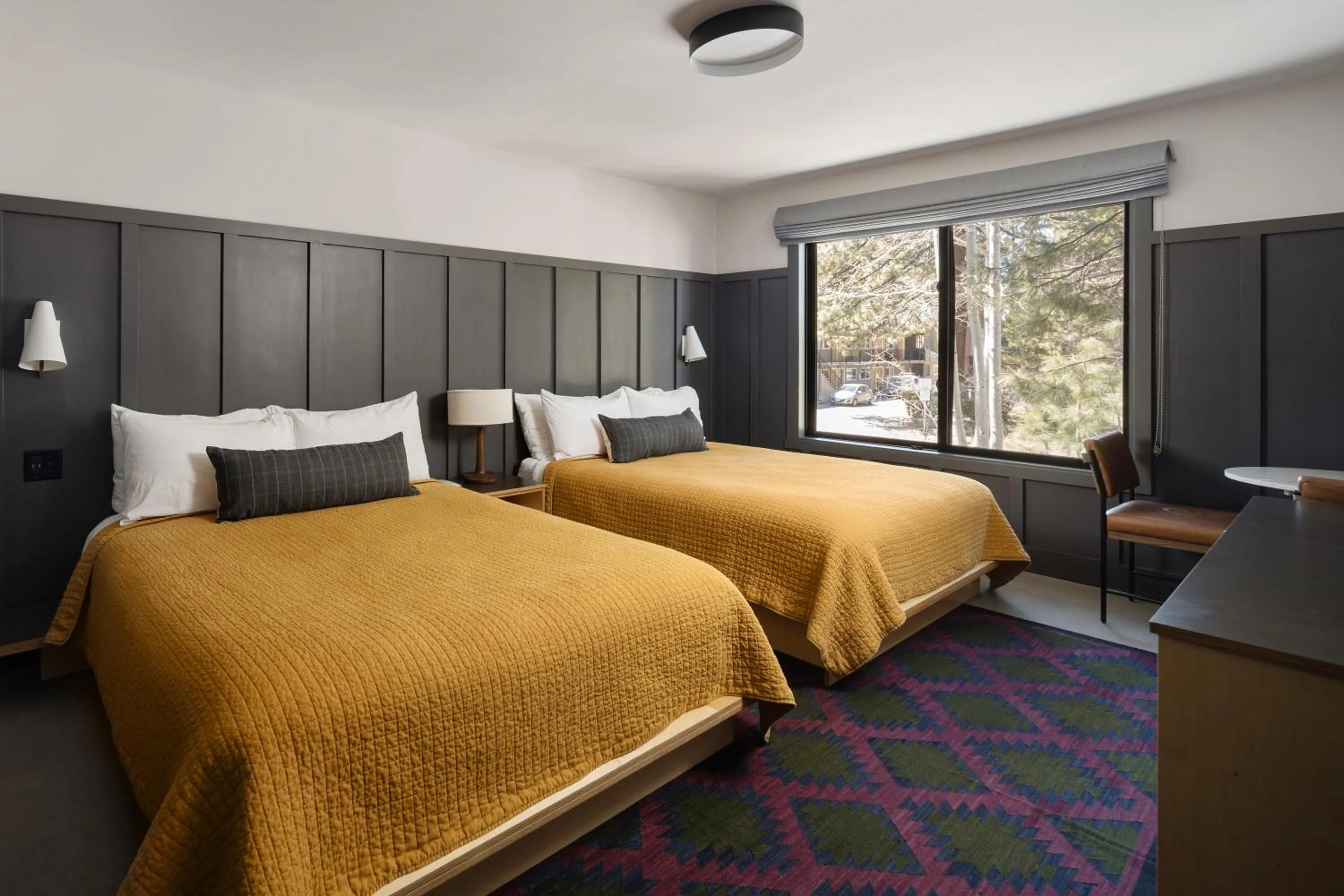 Bedroom, Bed in The Coachman Hotel