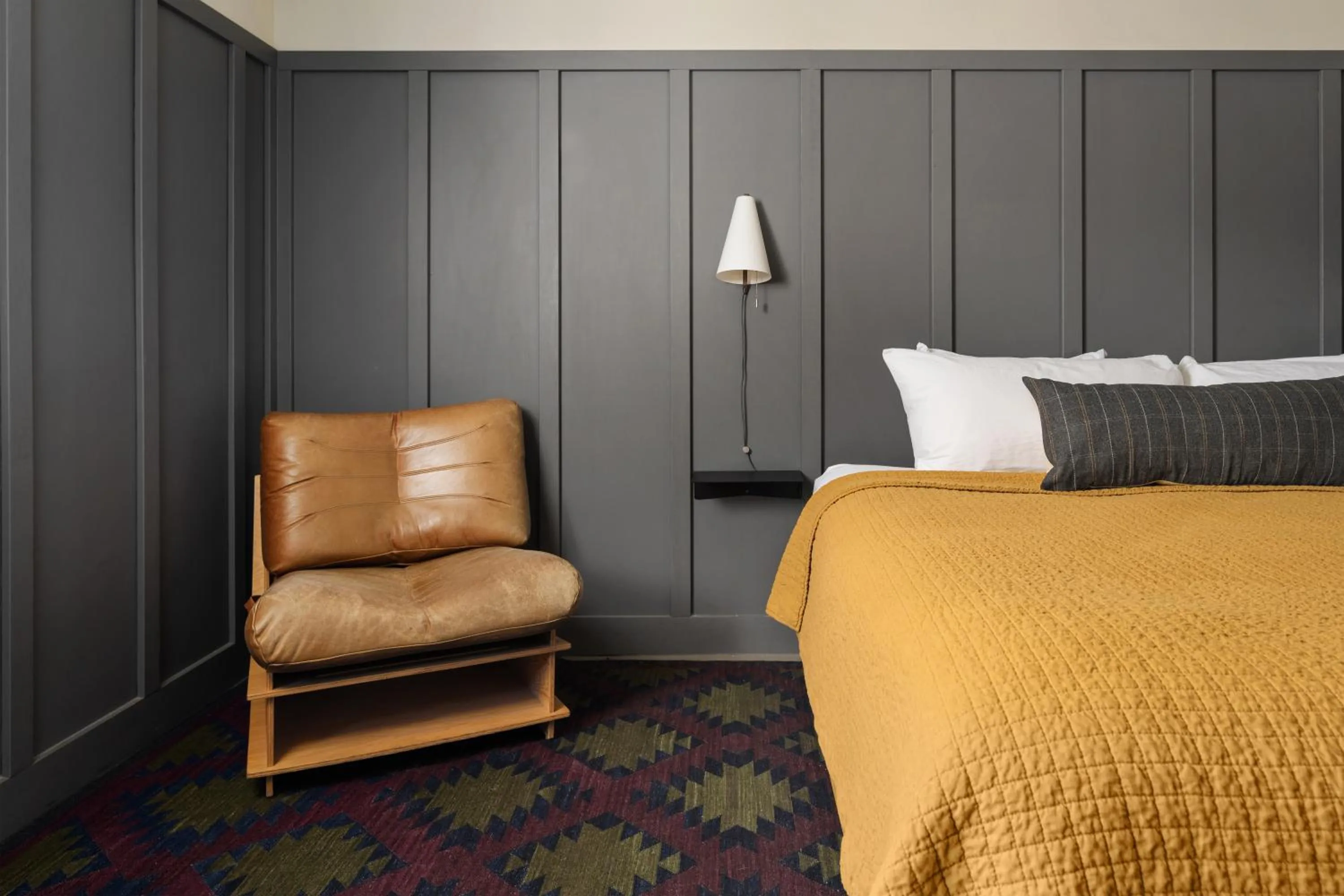 Bedroom, Bed in The Coachman Hotel