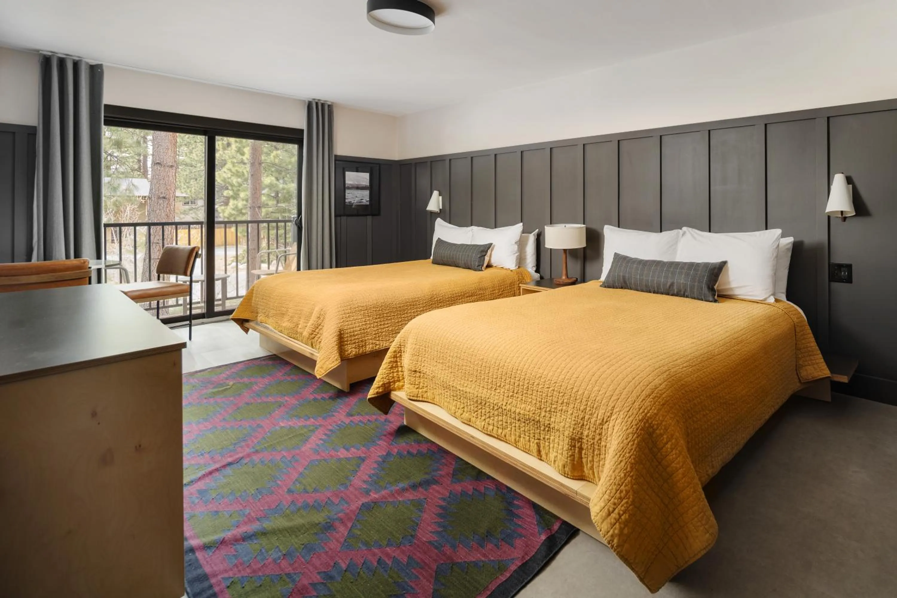 Bedroom, Bed in The Coachman Hotel