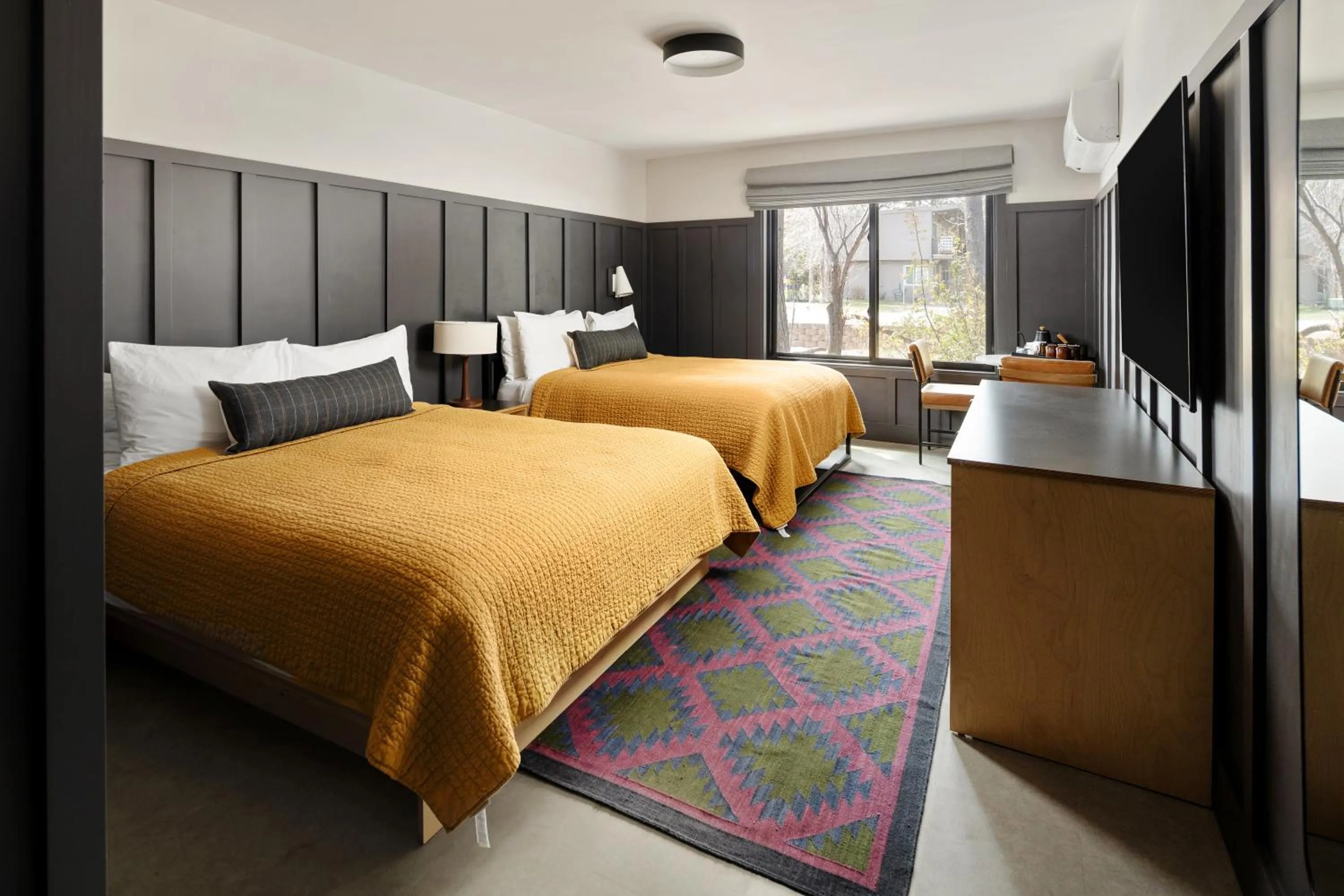 Bedroom, Bed in The Coachman Hotel