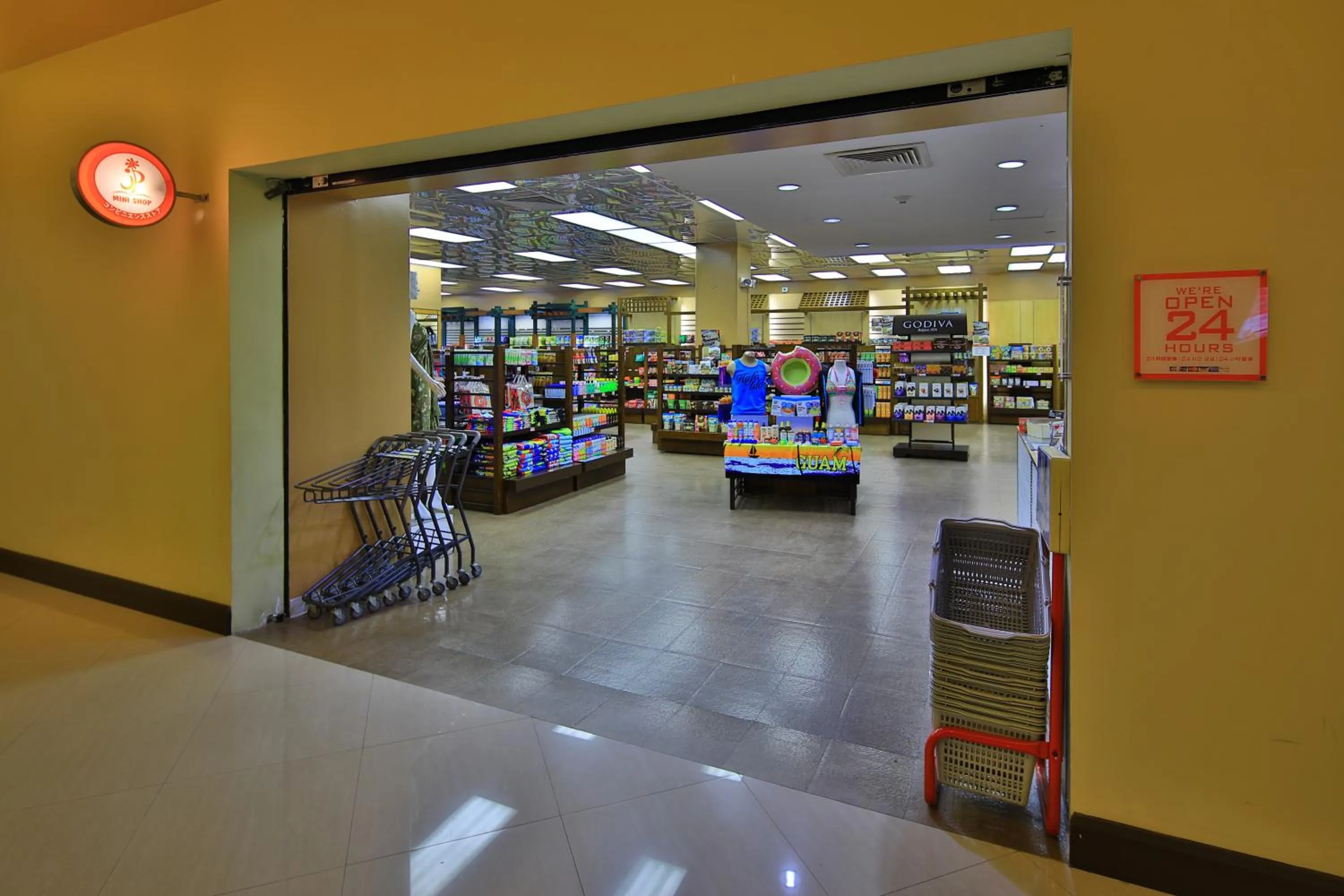 On-site shops in Guam Plaza Resort