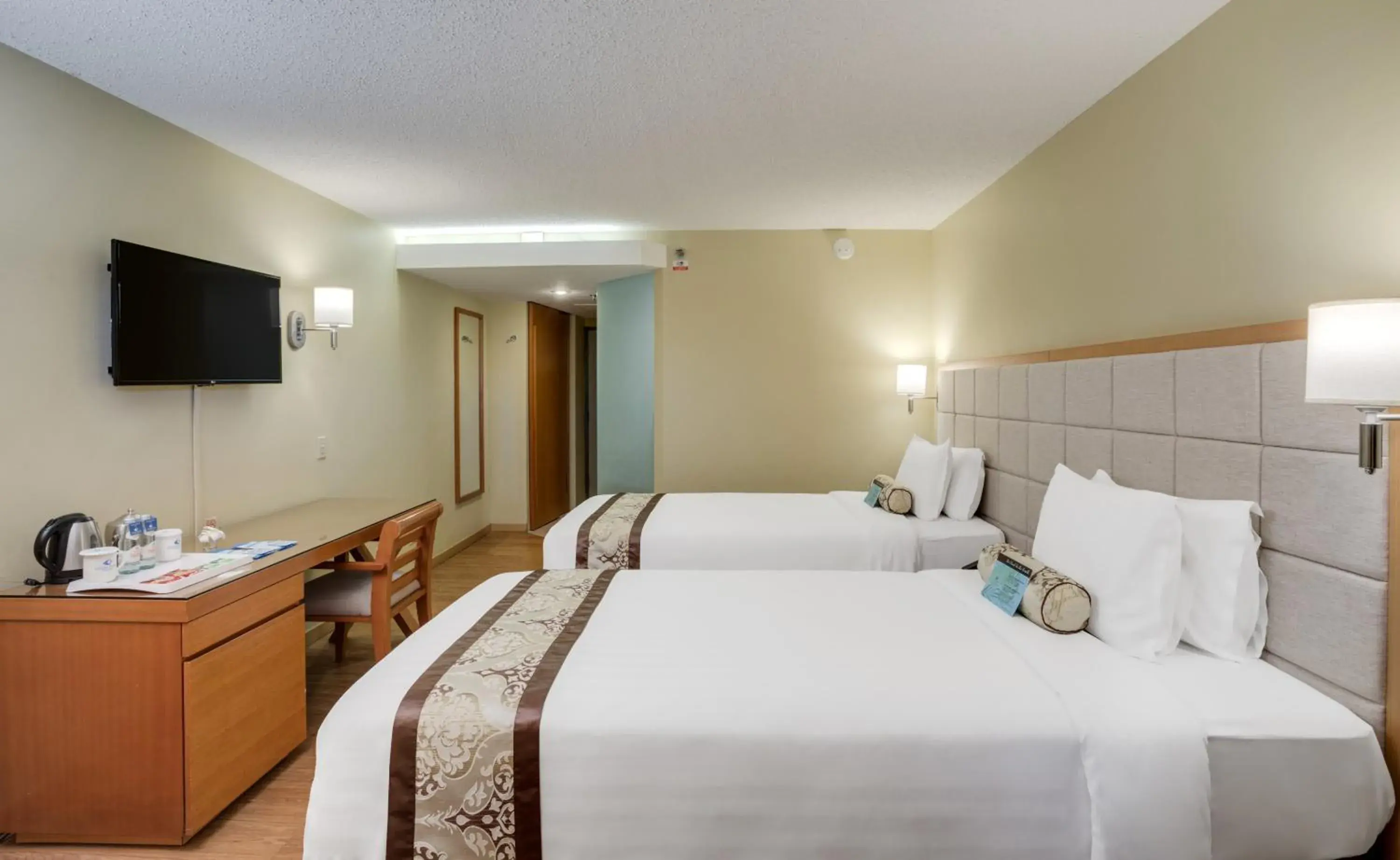 Photo of the whole room, Bed in Guam Plaza Resort Photo of the whole room, Bed in Guam Plaza Resort