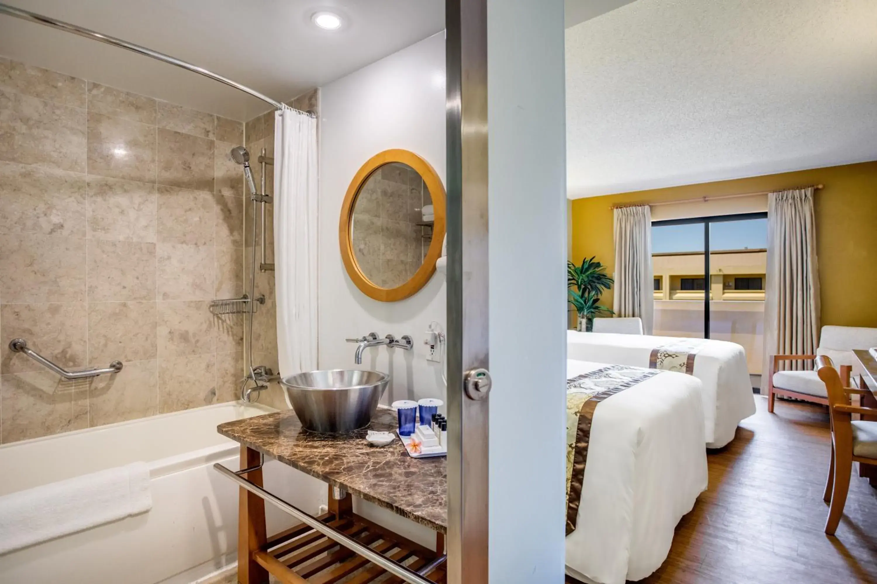 Bathroom in Guam Plaza Resort Bathroom in Guam Plaza Resort