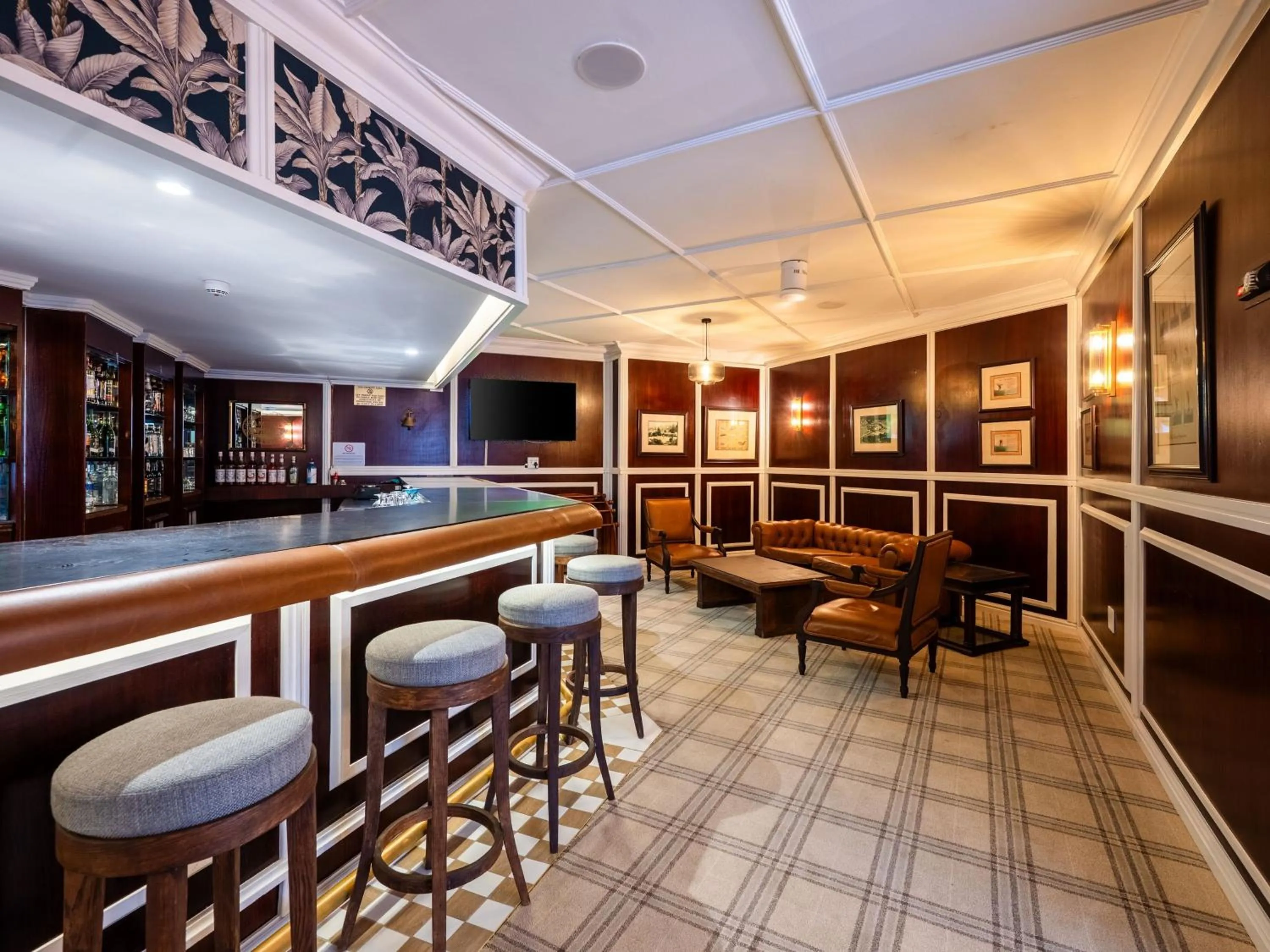 Lounge or bar in ANEW Resort Wilderness Garden Route