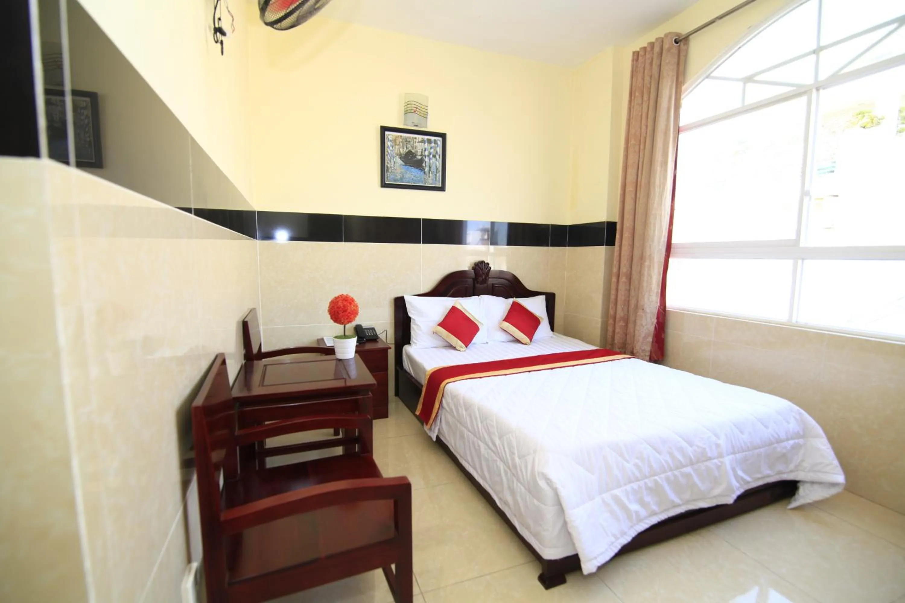 Bedroom, Bed in Truong Giang Hotel