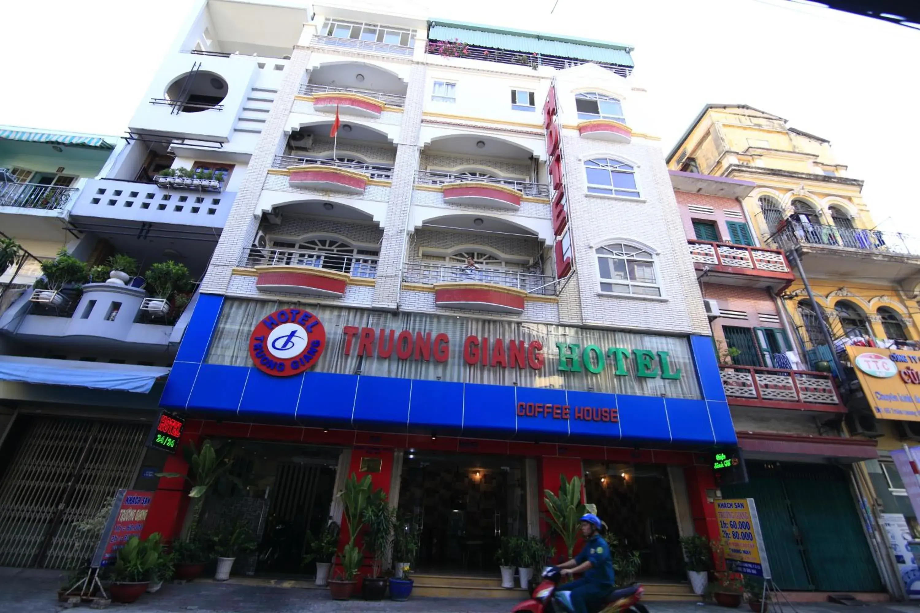 Property building in Truong Giang Hotel Property building in Truong Giang Hotel