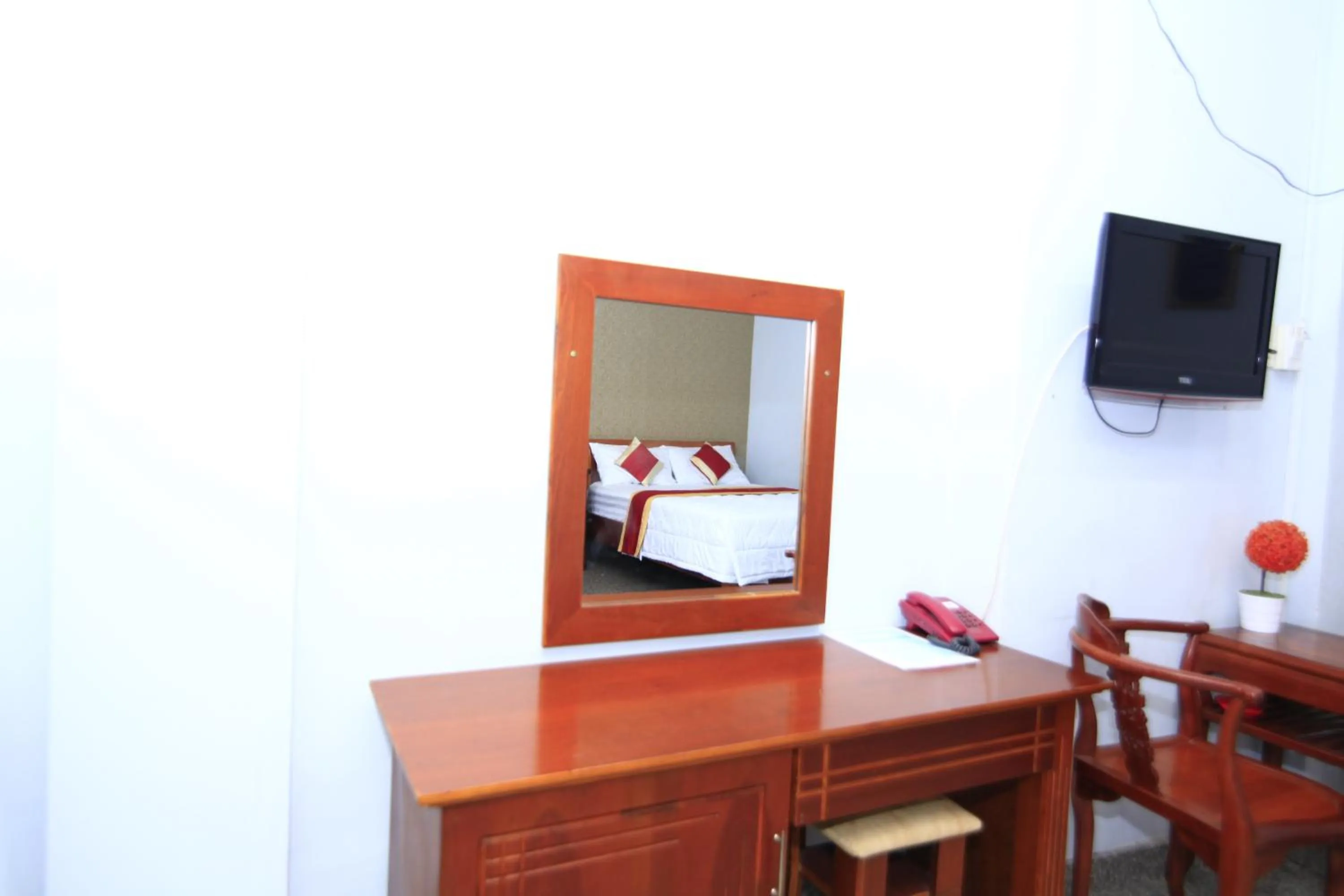 Photo of the whole room, Bed in Truong Giang Hotel