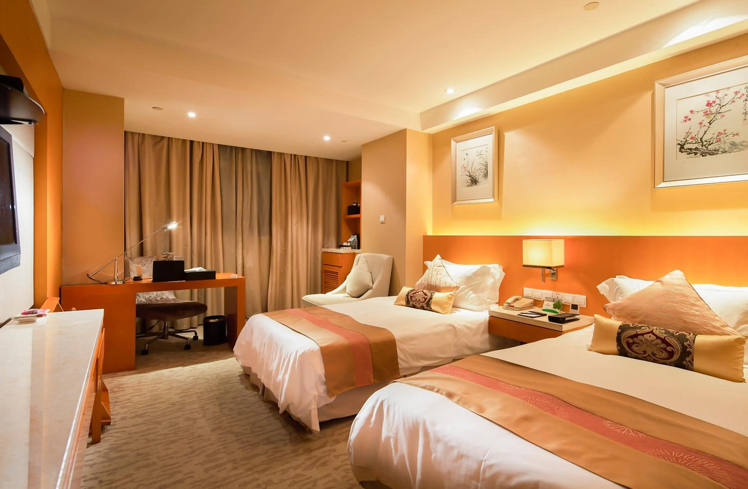 Bed in Landison Plaza International Hotel