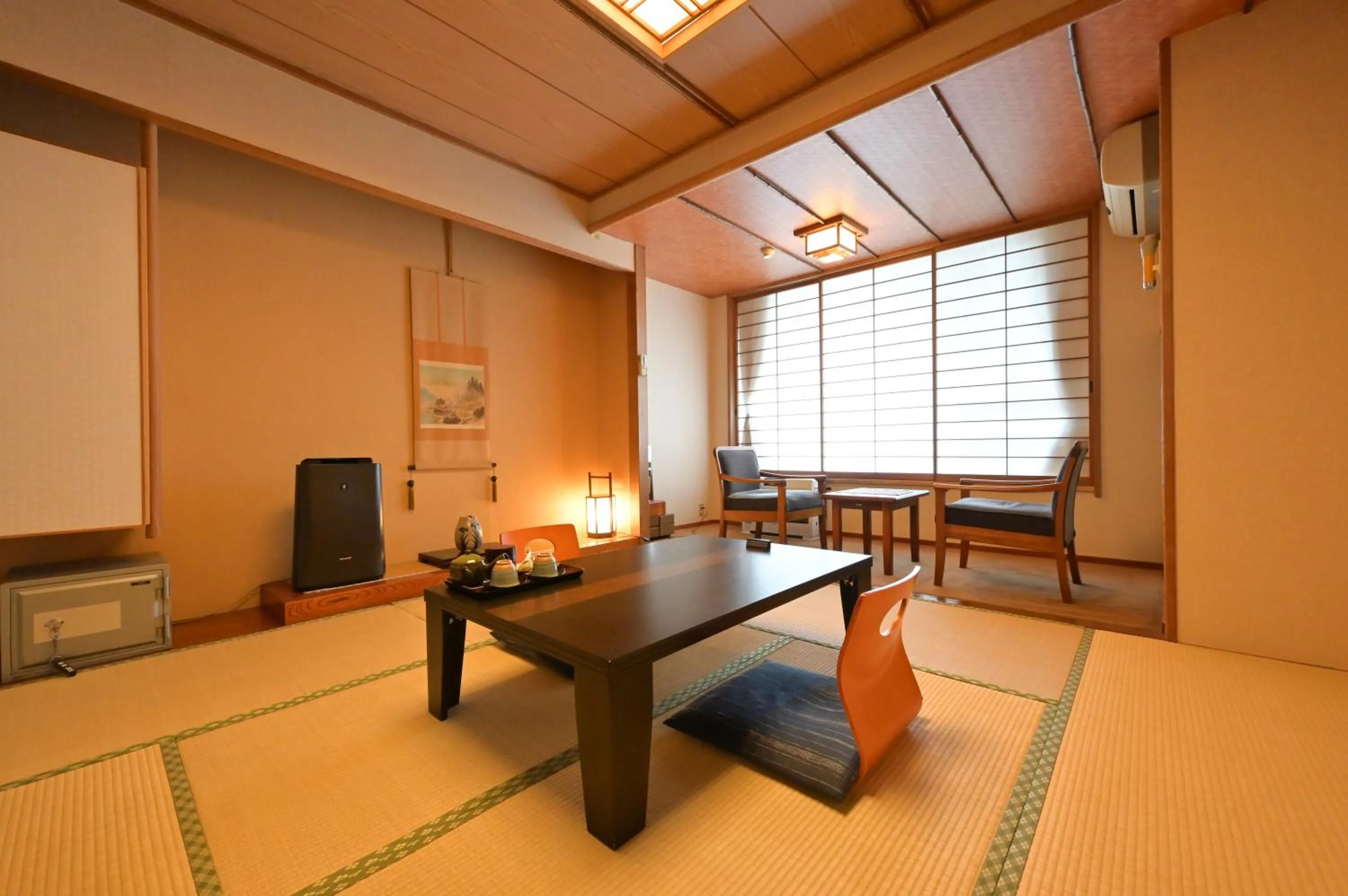 Photo of the whole room in Ryokan Tamura