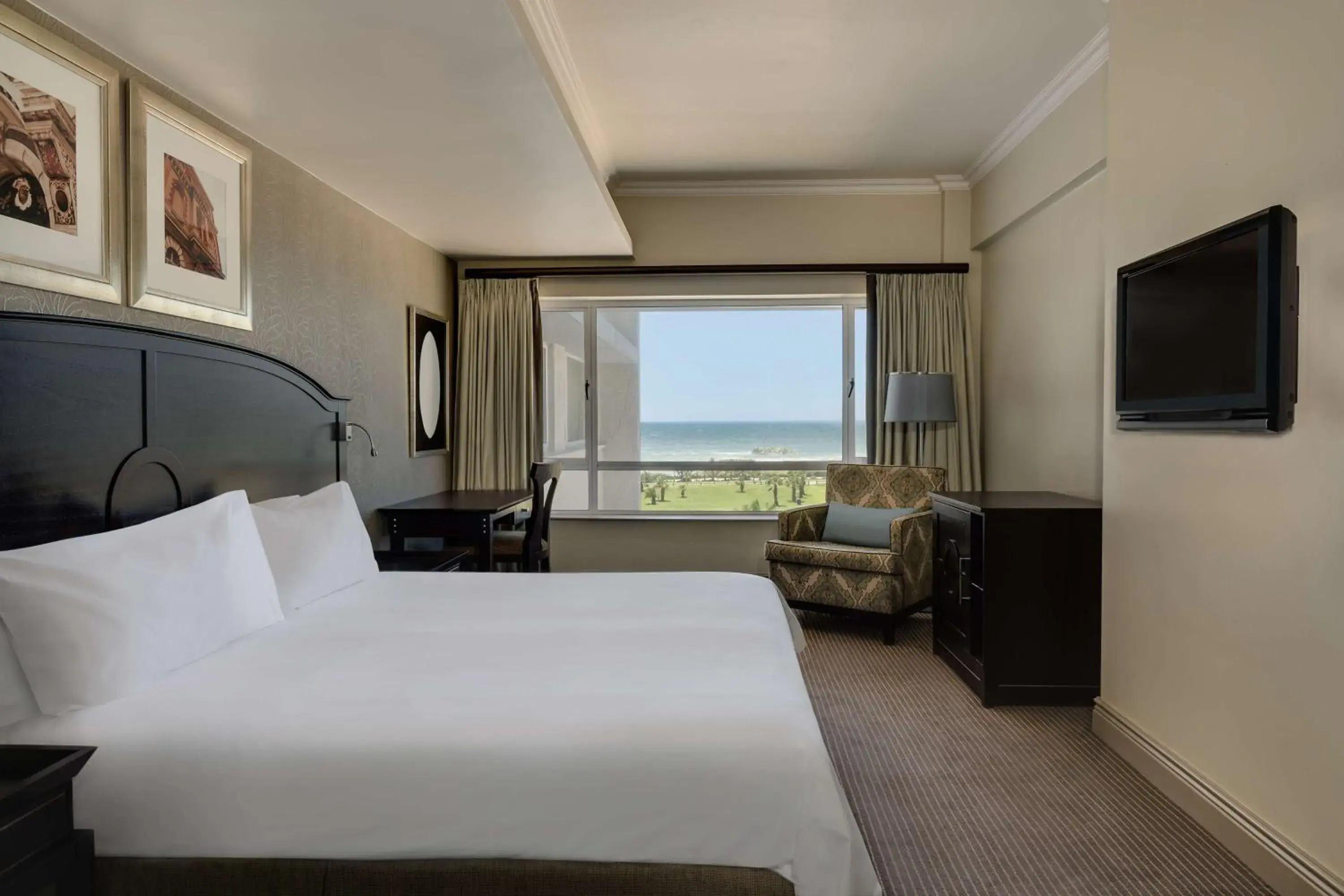 Photo of the whole room, Bed in Southern Sun The Marine Photo of the whole room, Bed in Southern Sun The Marine