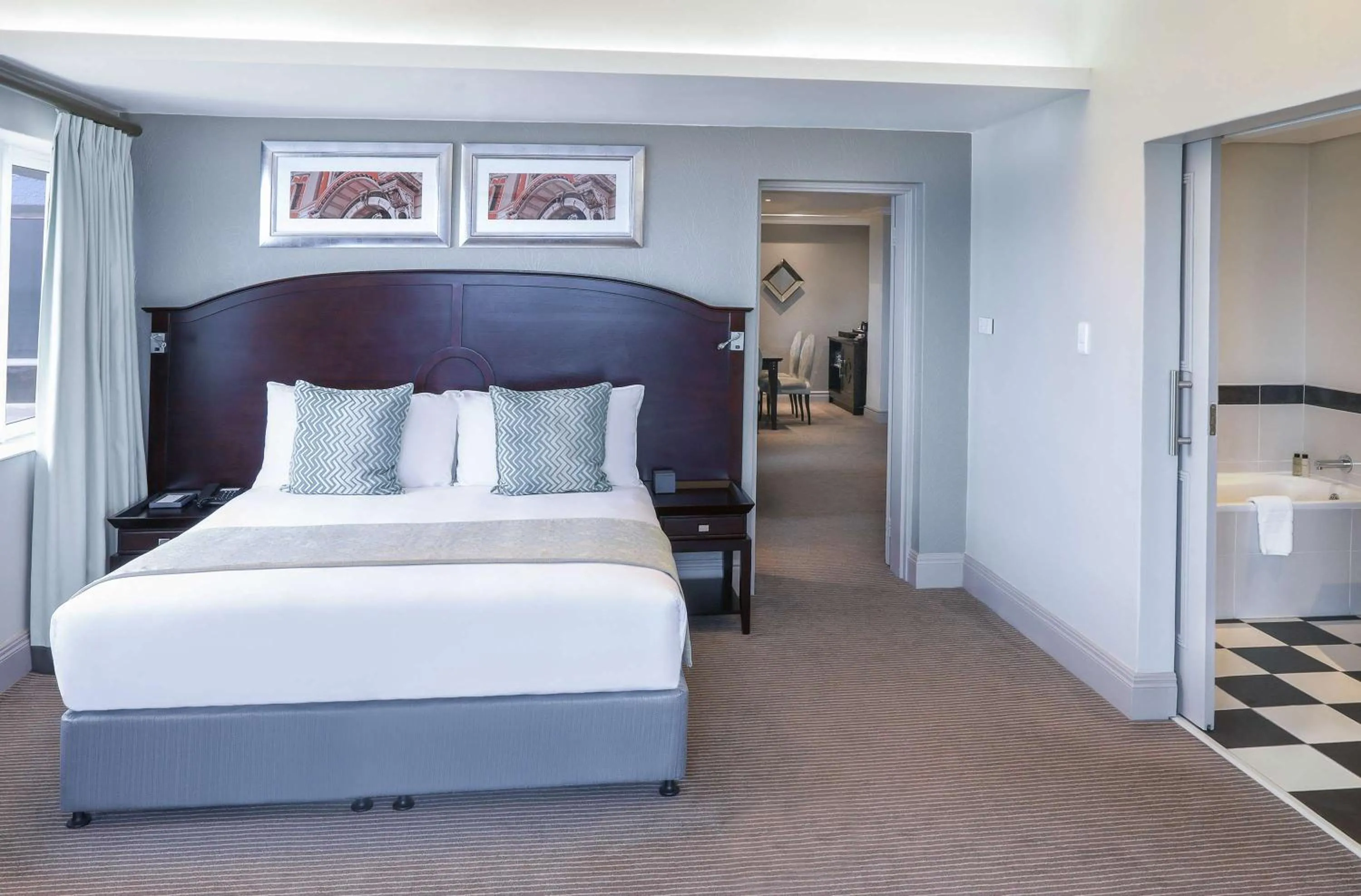 Photo of the whole room, Bed in Southern Sun The Marine