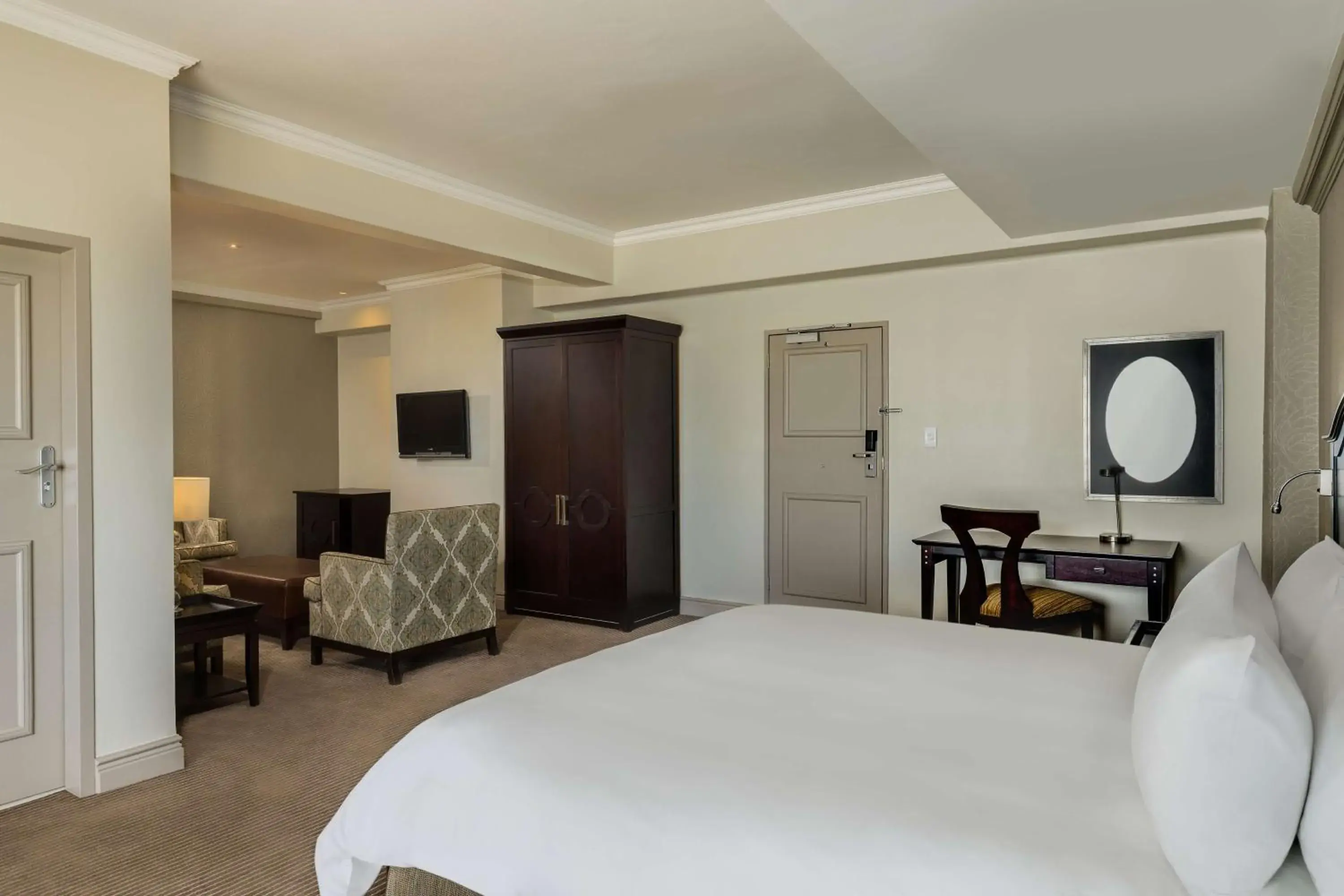 Photo of the whole room, Bed in Southern Sun The Marine Photo of the whole room, Bed in Southern Sun The Marine