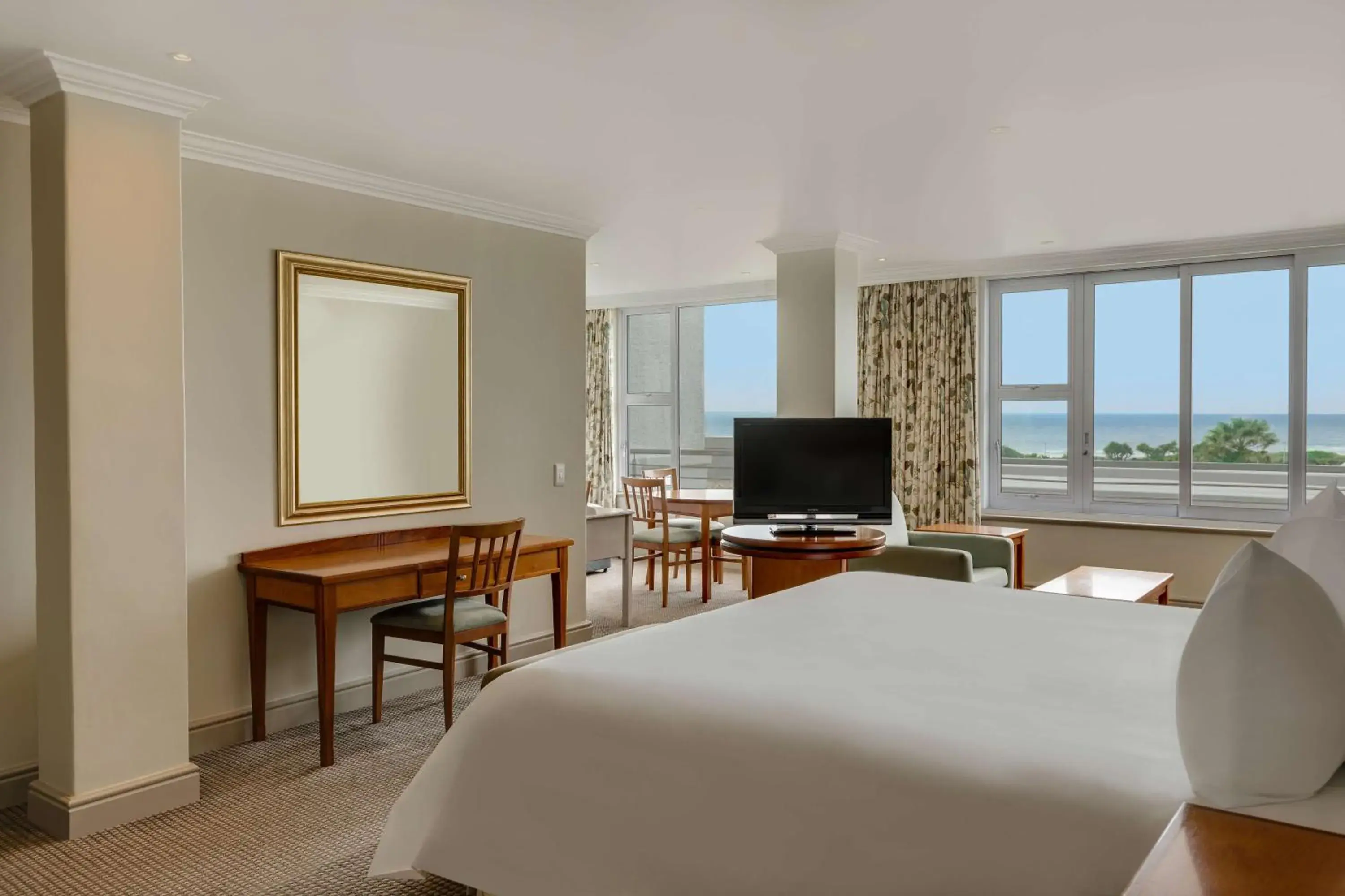 King Suite with Sea View in Southern Sun The Marine King Suite with Sea View in Southern Sun The Marine