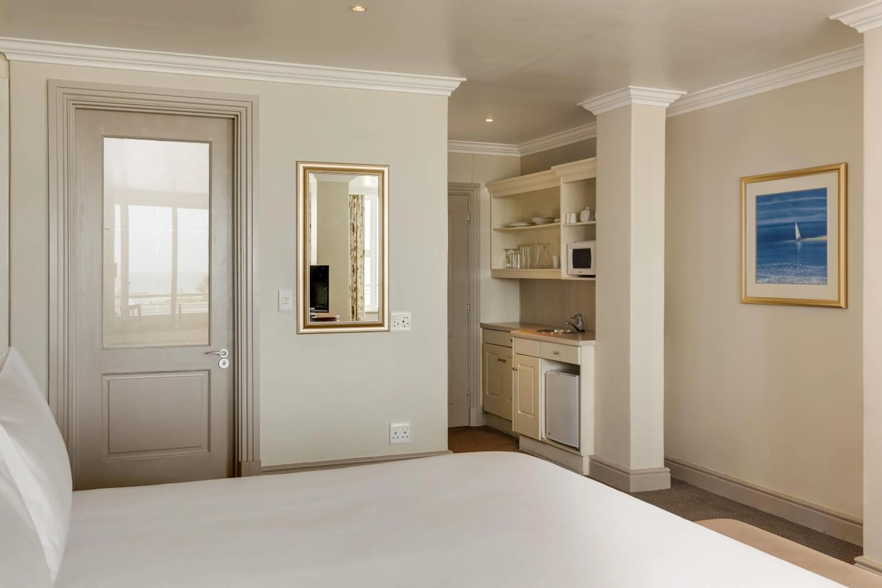 Kitchen or kitchenette, Bed in Southern Sun The Marine