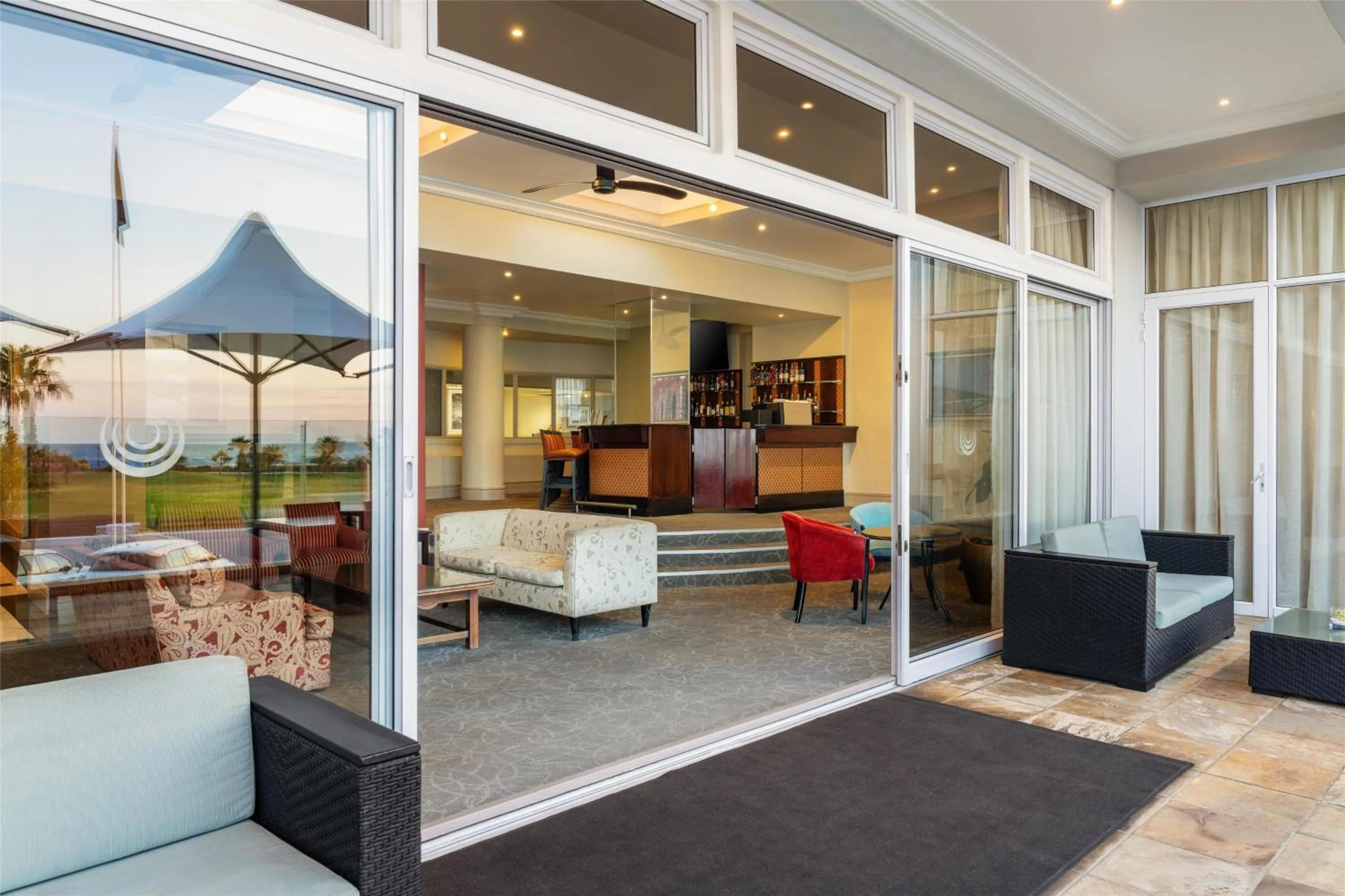 Lounge or bar in Southern Sun The Marine