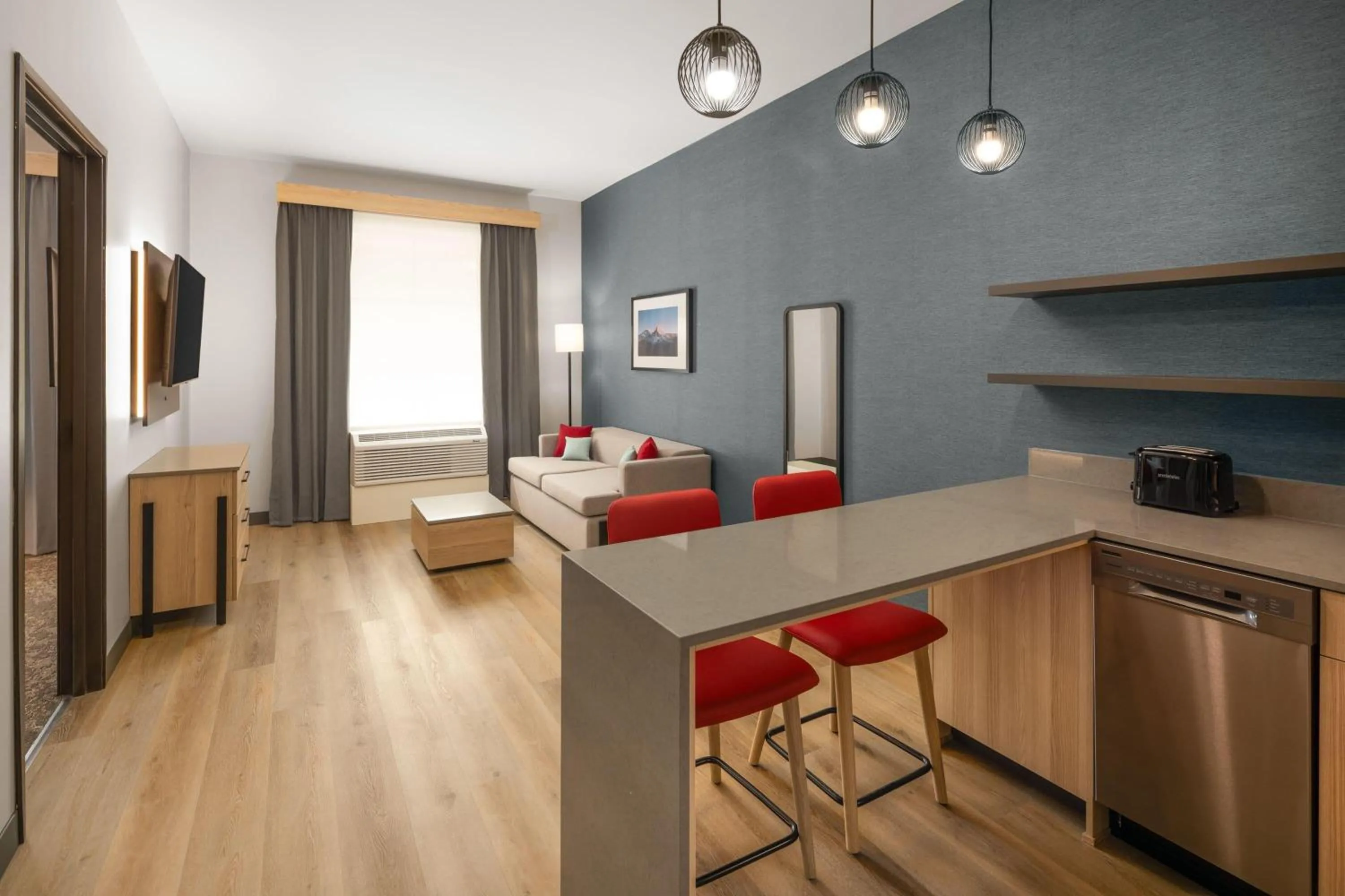 Photo of the whole room, Bed in Hawthorn Extended Stay by Wyndham Leavenworth