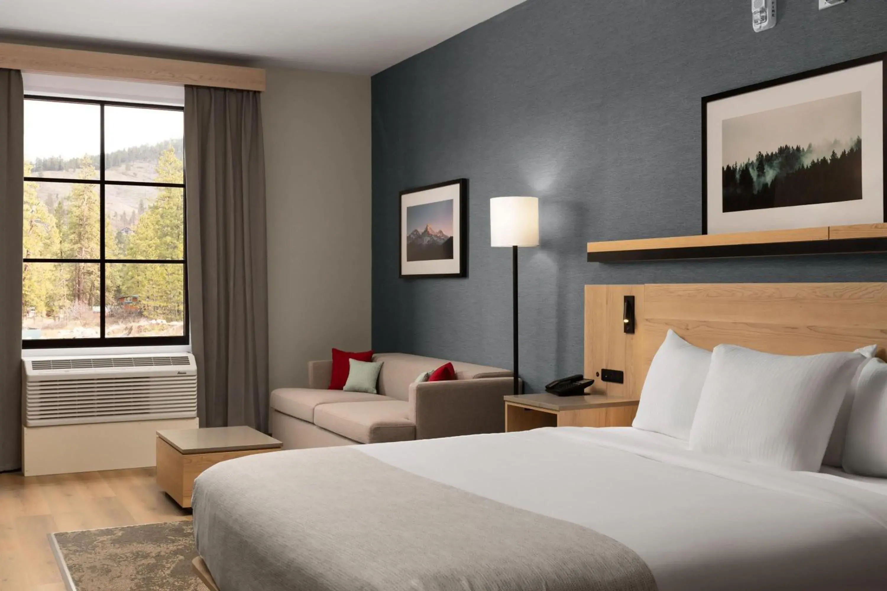 King Room - Mobility/Hearing Accessible with Tub with Grab Bars/Non-Smoking in Hawthorn Extended Stay by Wyndham Leavenworth King Room - Mobility/Hearing Accessible with Tub with Grab Bars/Non-Smoking in Hawthorn Extended Stay by Wyndham Leavenworth