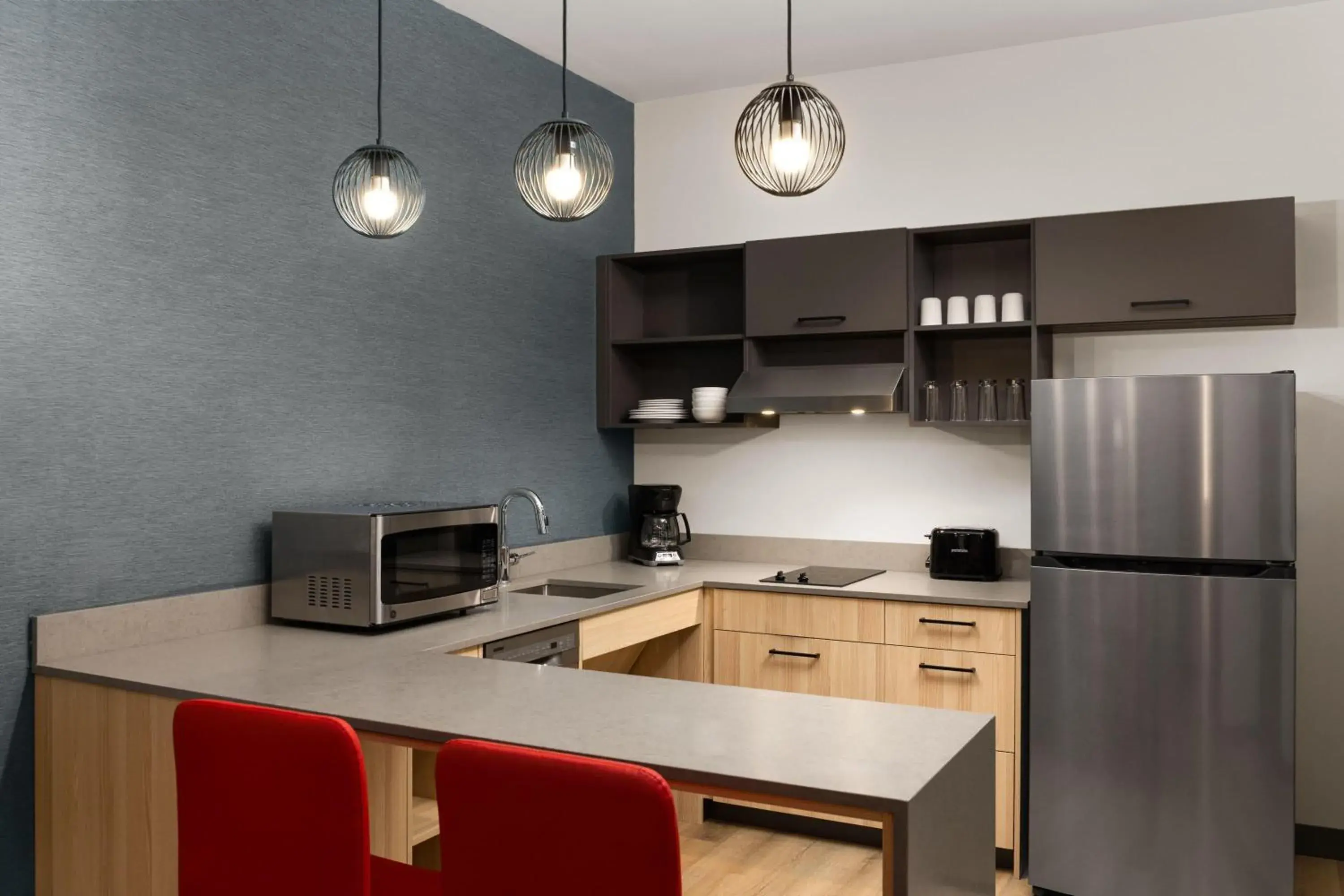 One-Bedroom King Suite - Mobility Accessible with Tub with Grab Bars/Non-Smoking in Hawthorn Extended Stay by Wyndham Leavenworth One-Bedroom King Suite - Mobility Accessible with Tub with Grab Bars/Non-Smoking in Hawthorn Extended Stay by Wyndham Leavenworth