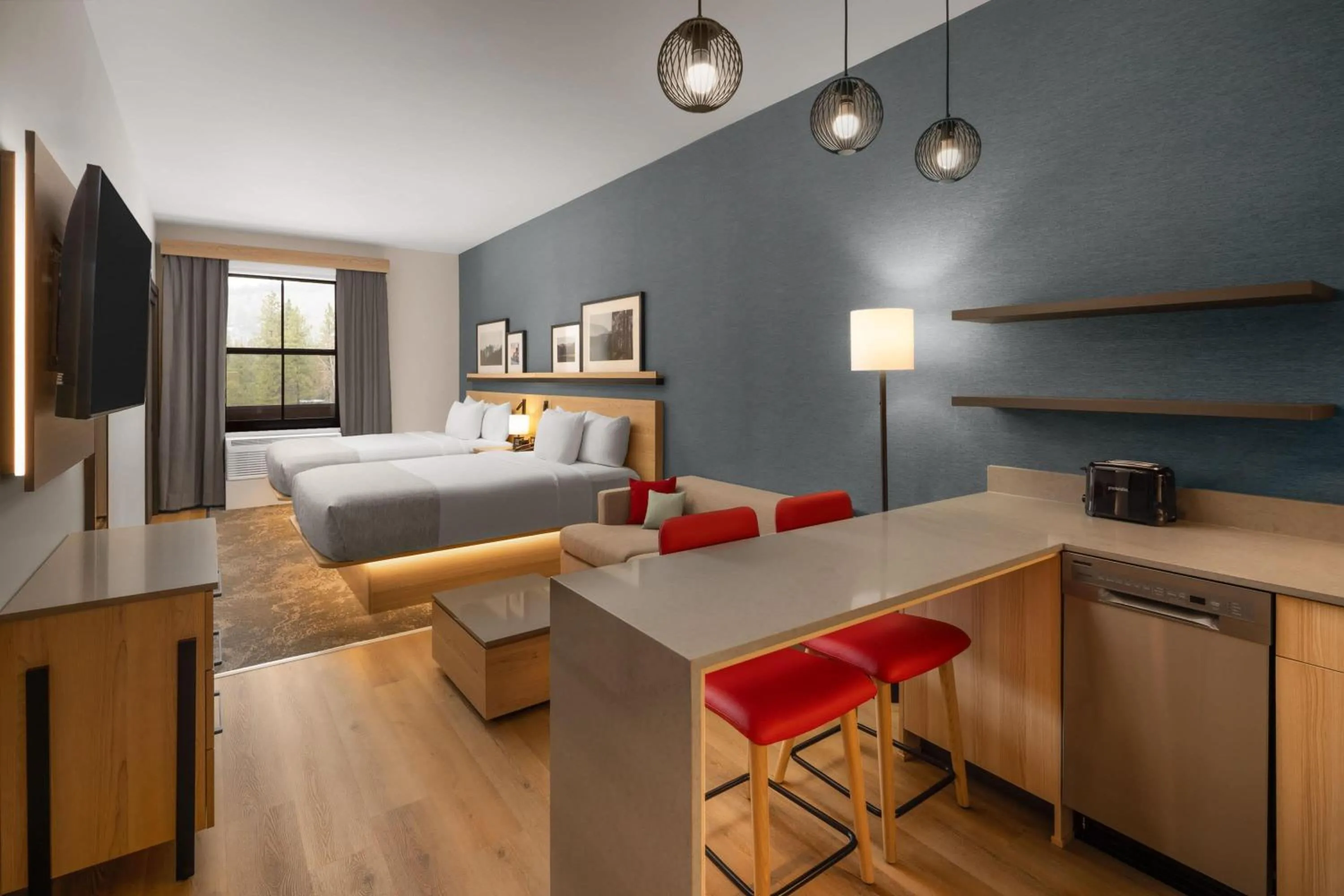 Photo of the whole room, Bed in Hawthorn Extended Stay by Wyndham Leavenworth