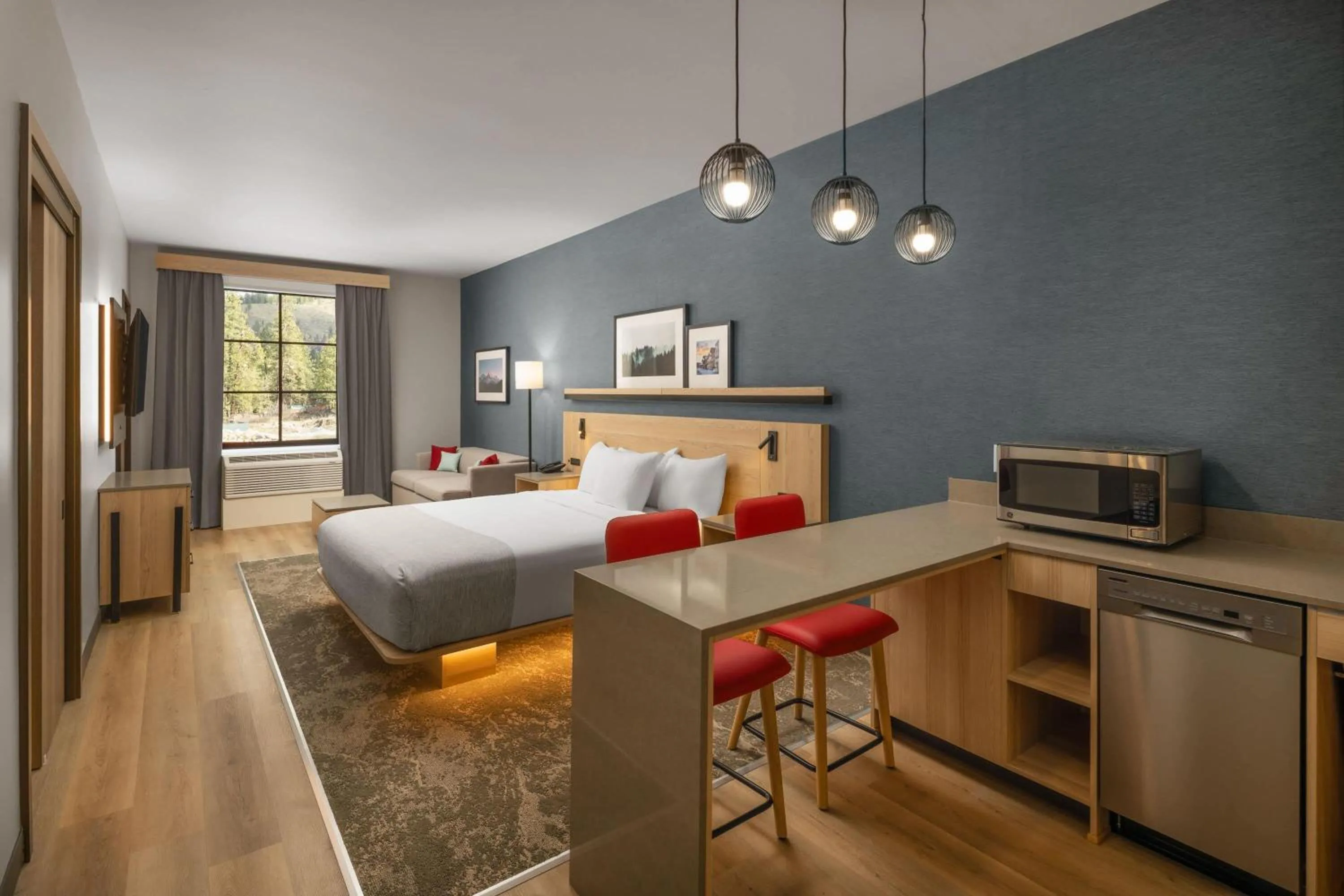 Photo of the whole room, Bed in Hawthorn Extended Stay by Wyndham Leavenworth