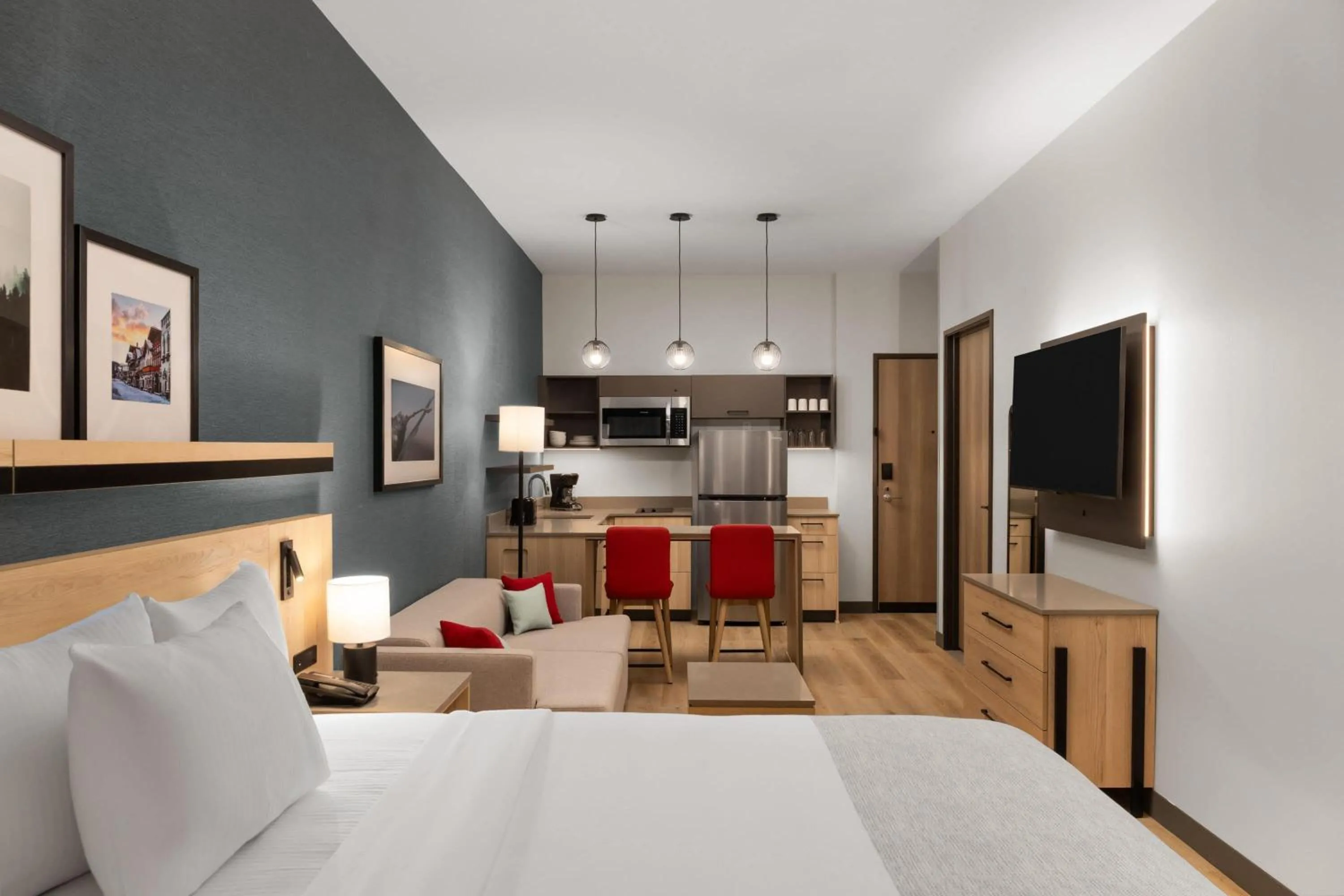 Photo of the whole room, Bed in Hawthorn Extended Stay by Wyndham Leavenworth