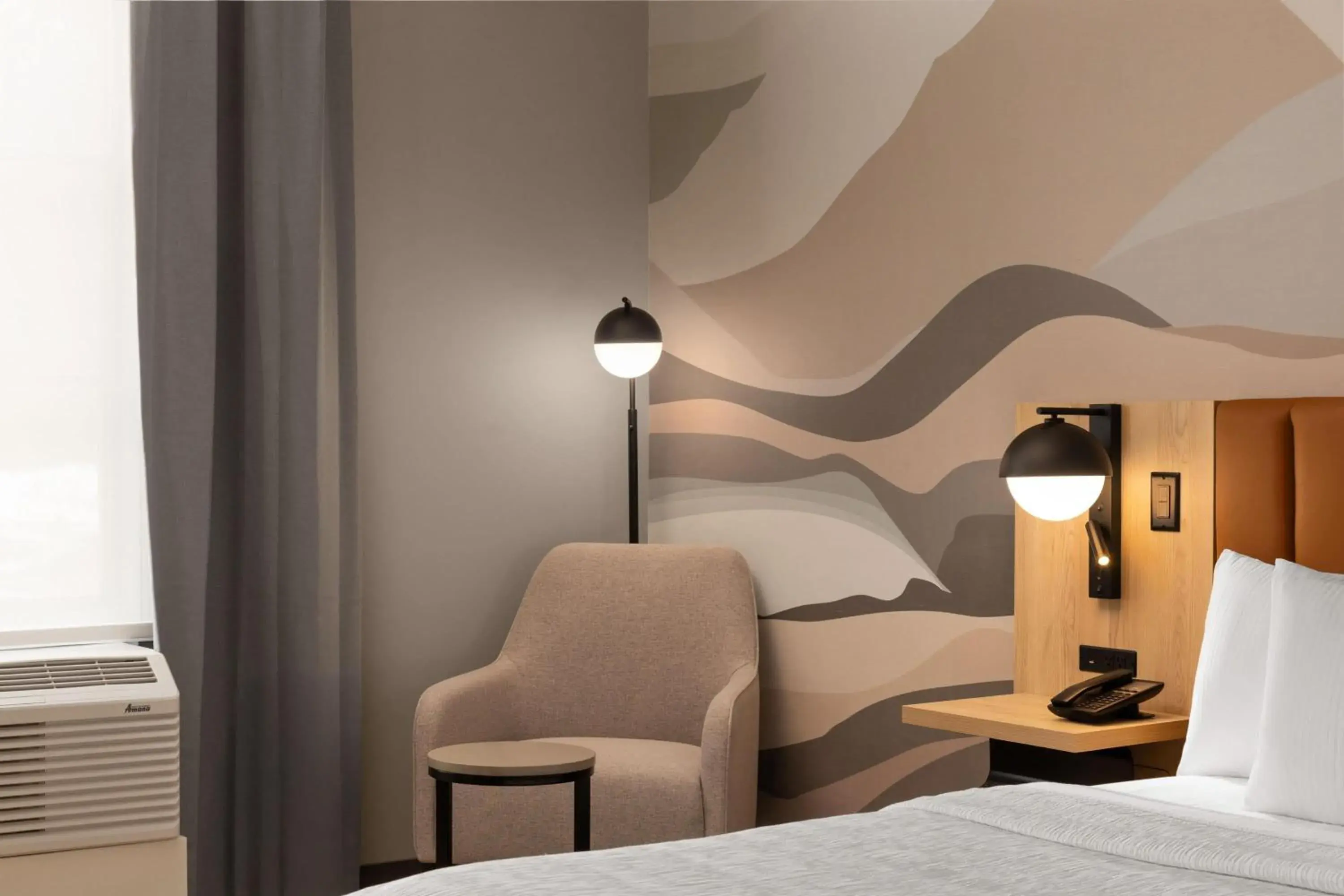 King Room with Roll-in Shower - Mobility Access/Non-Smoking in La Quinta Inn and Suites by Wyndham Leavenworth King Room with Roll-in Shower - Mobility Access/Non-Smoking in La Quinta Inn and Suites by Wyndham Leavenworth