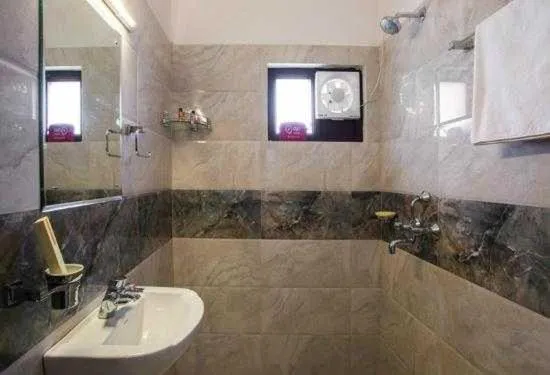 Bathroom in Hotel O by OYO Paradise Guest House