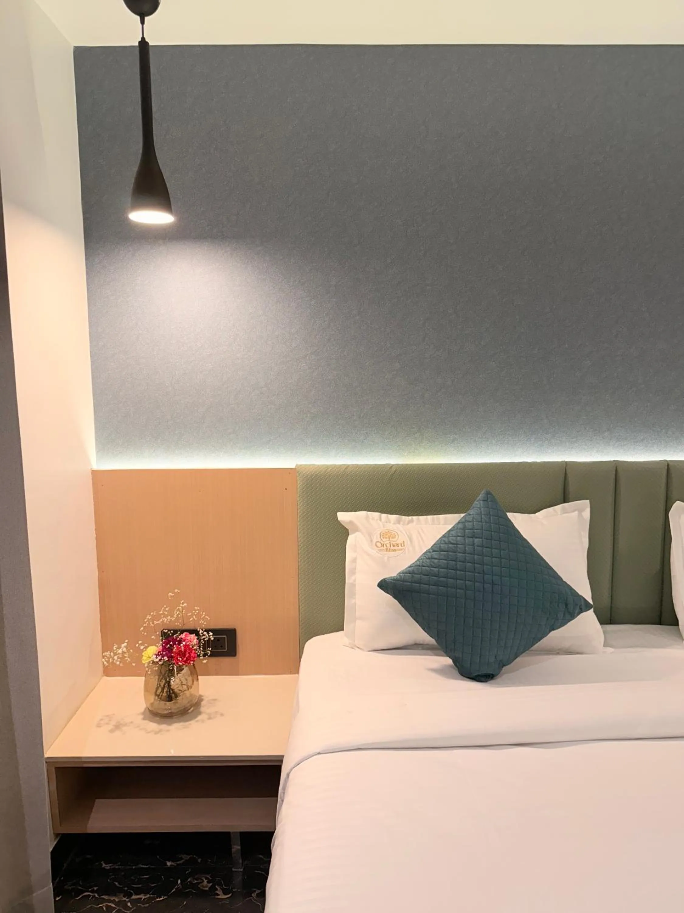 Bed in Hotel Deviram Palace, Agra