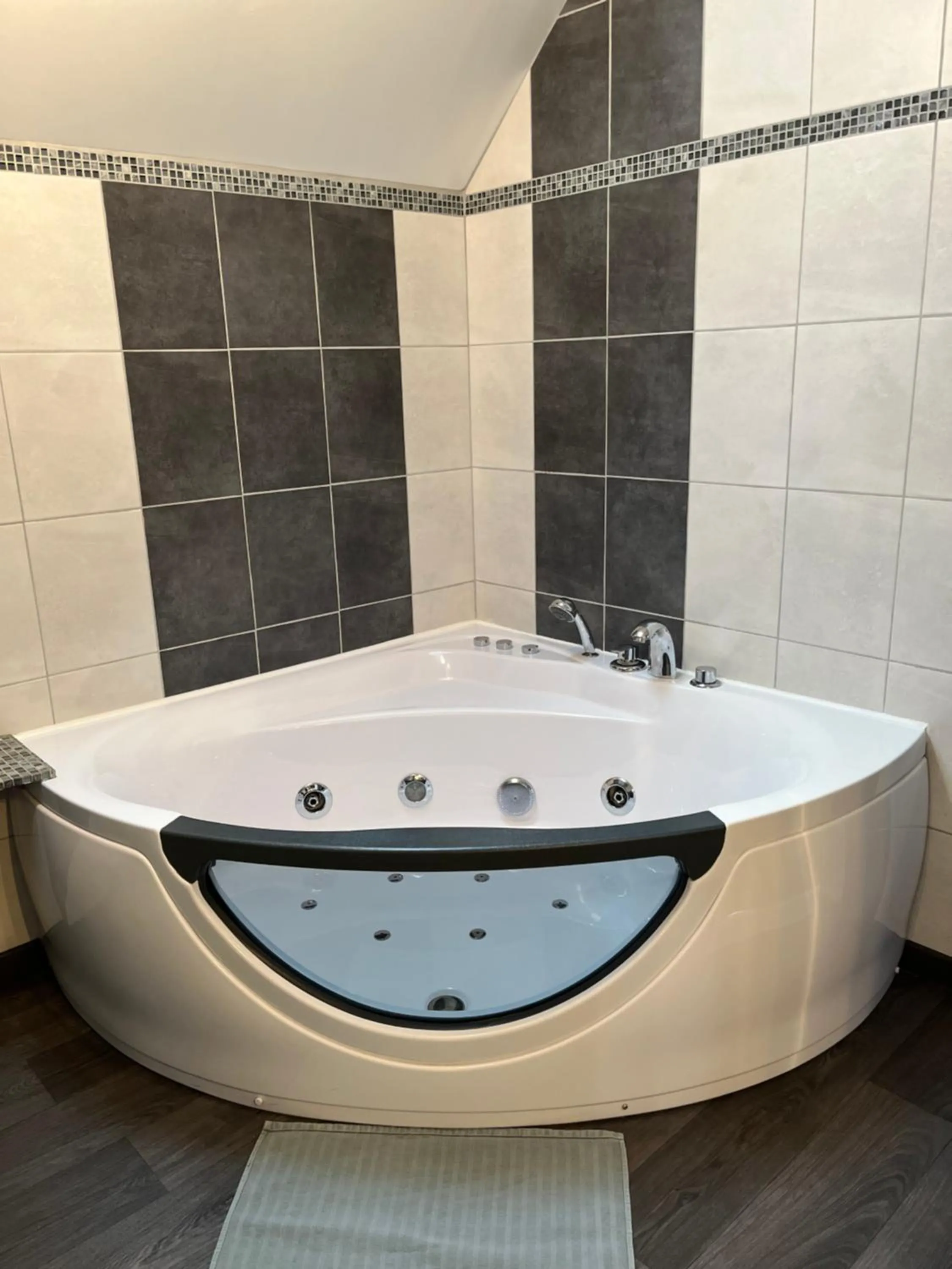Hot Tub in La Fauconnière