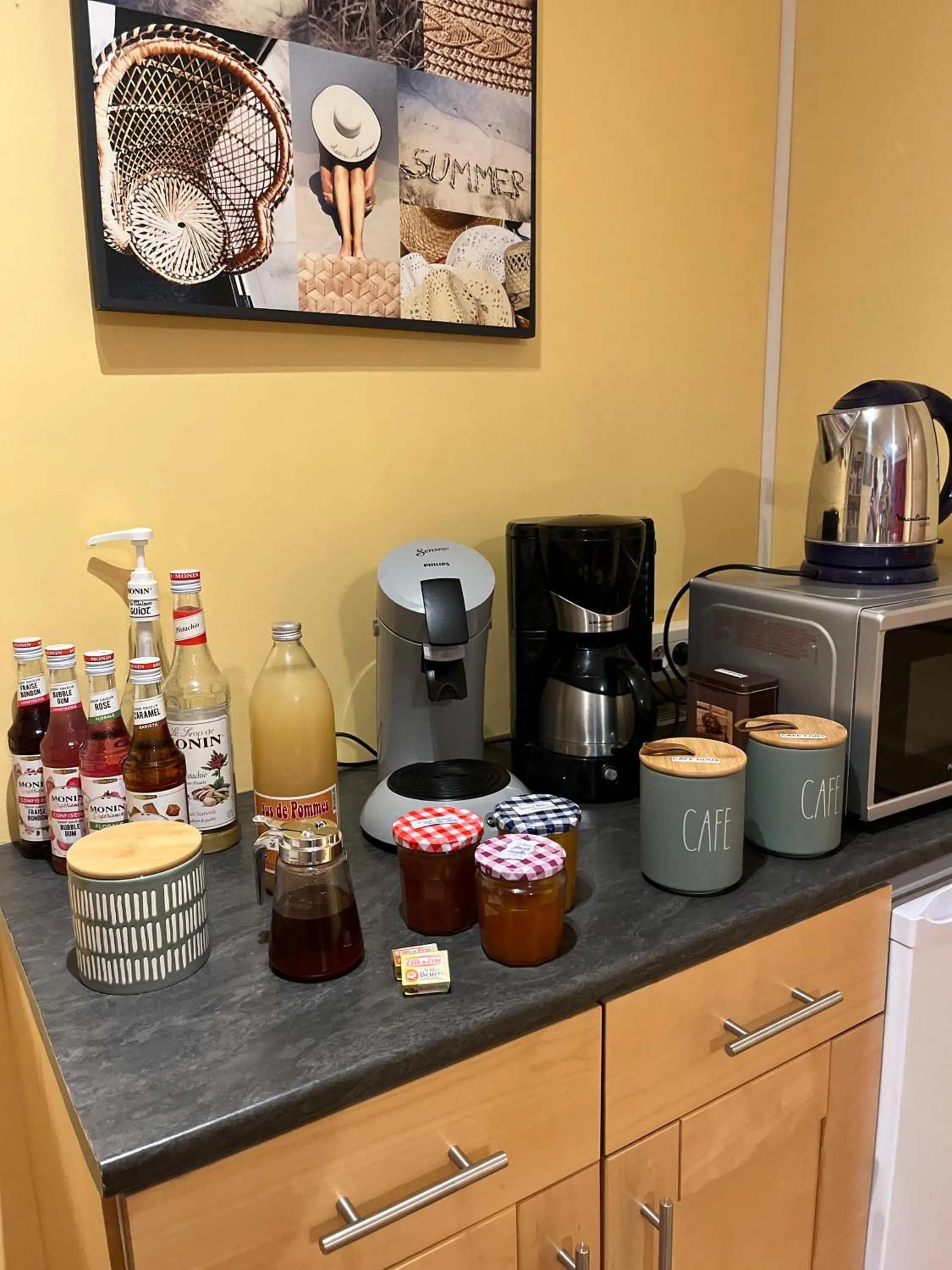 Breakfast in La Fauconnière