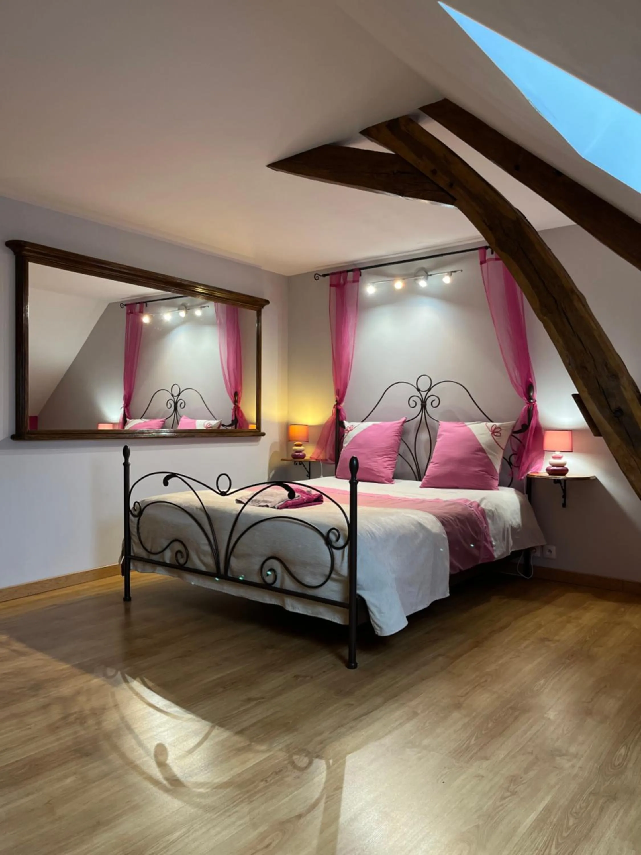 Bedroom, Bed in La Fauconnière