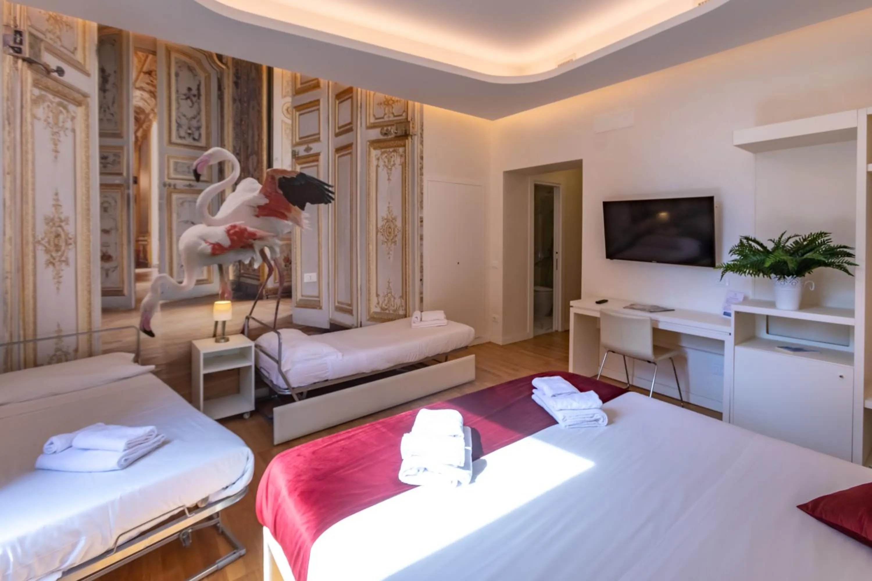 Photo of the whole room, Bed in Trevi Elite Rome