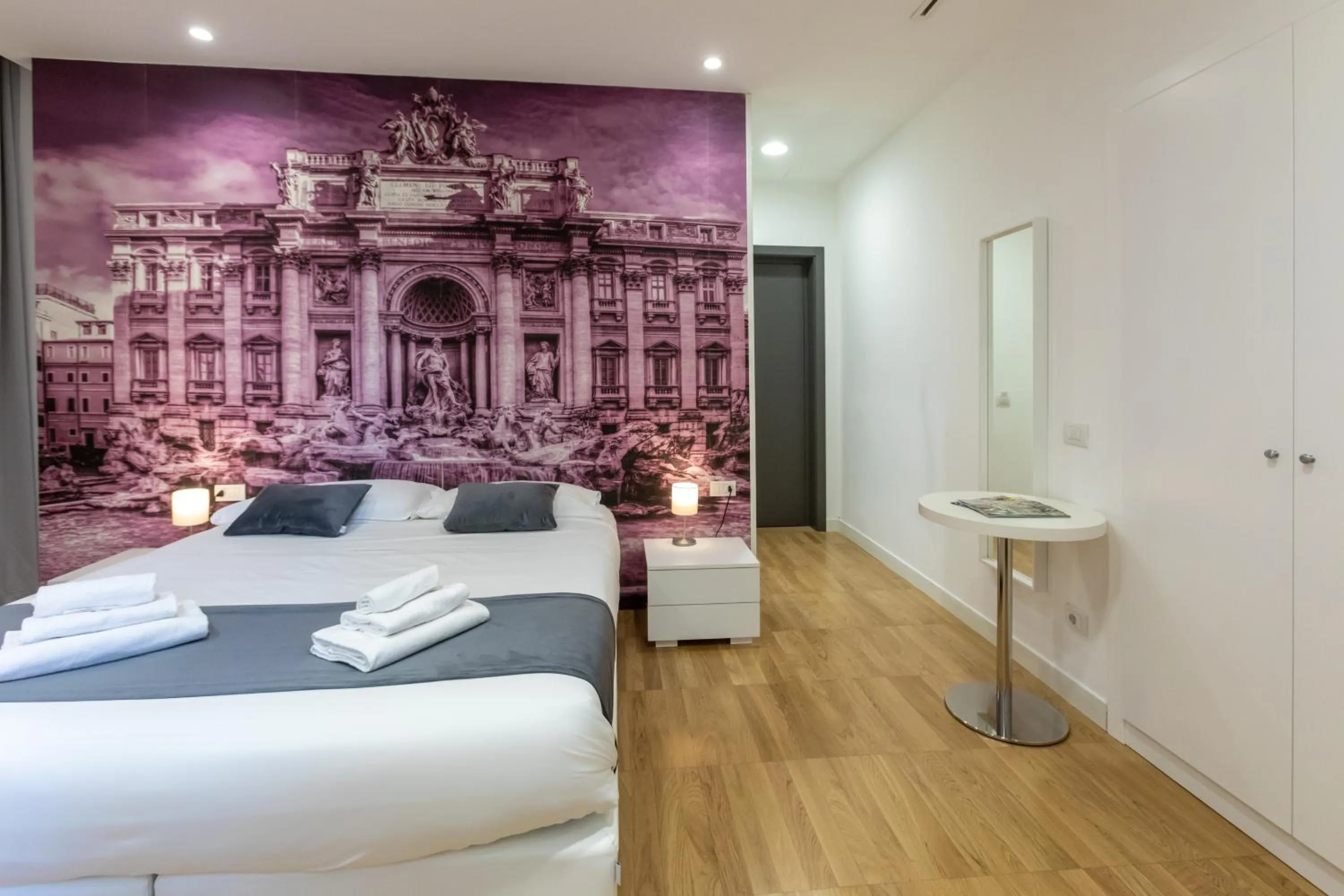 Photo of the whole room, Bed in Trevi Elite Rome