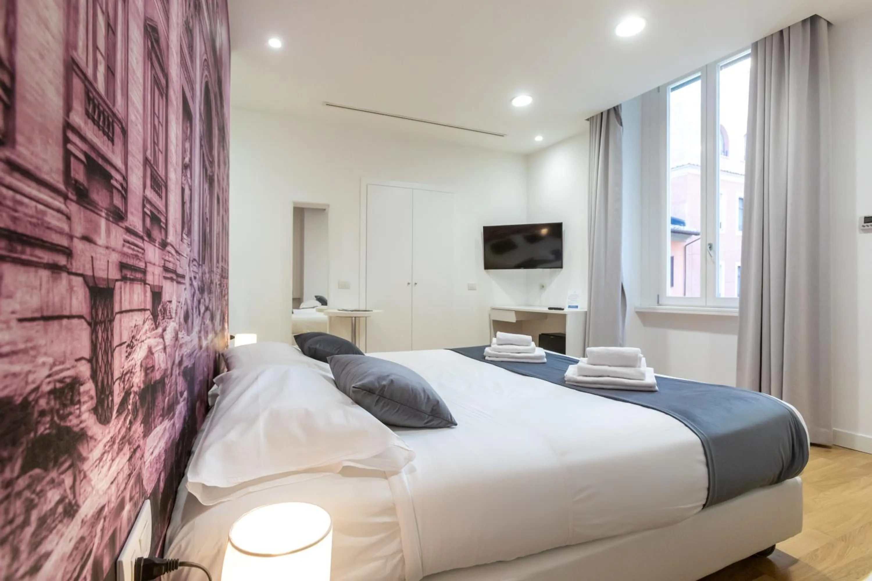 Photo of the whole room, Bed in Trevi Elite Rome